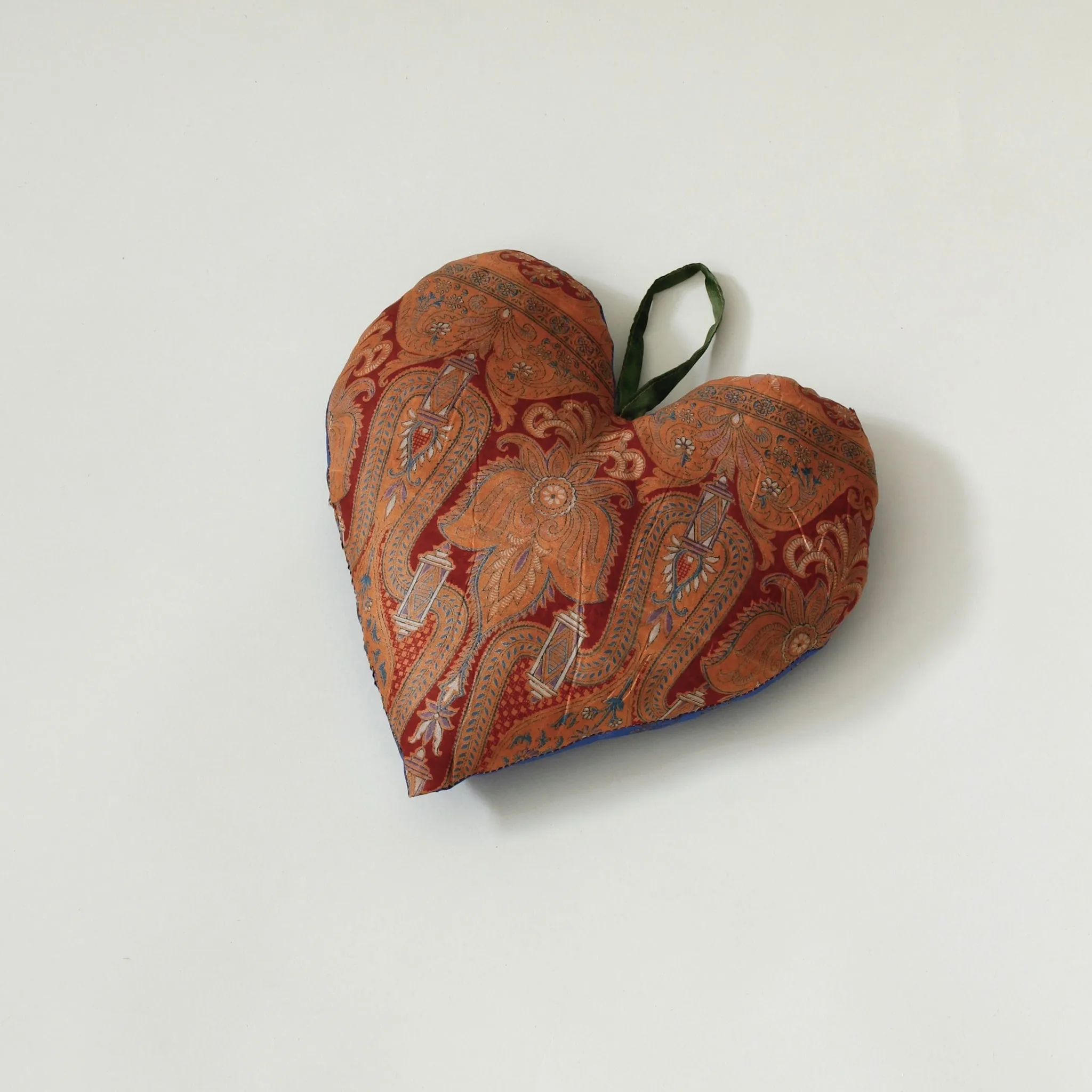 SUSTAIN vintage silk heart, medium sold by Nordstjerne product image thumbnail 4