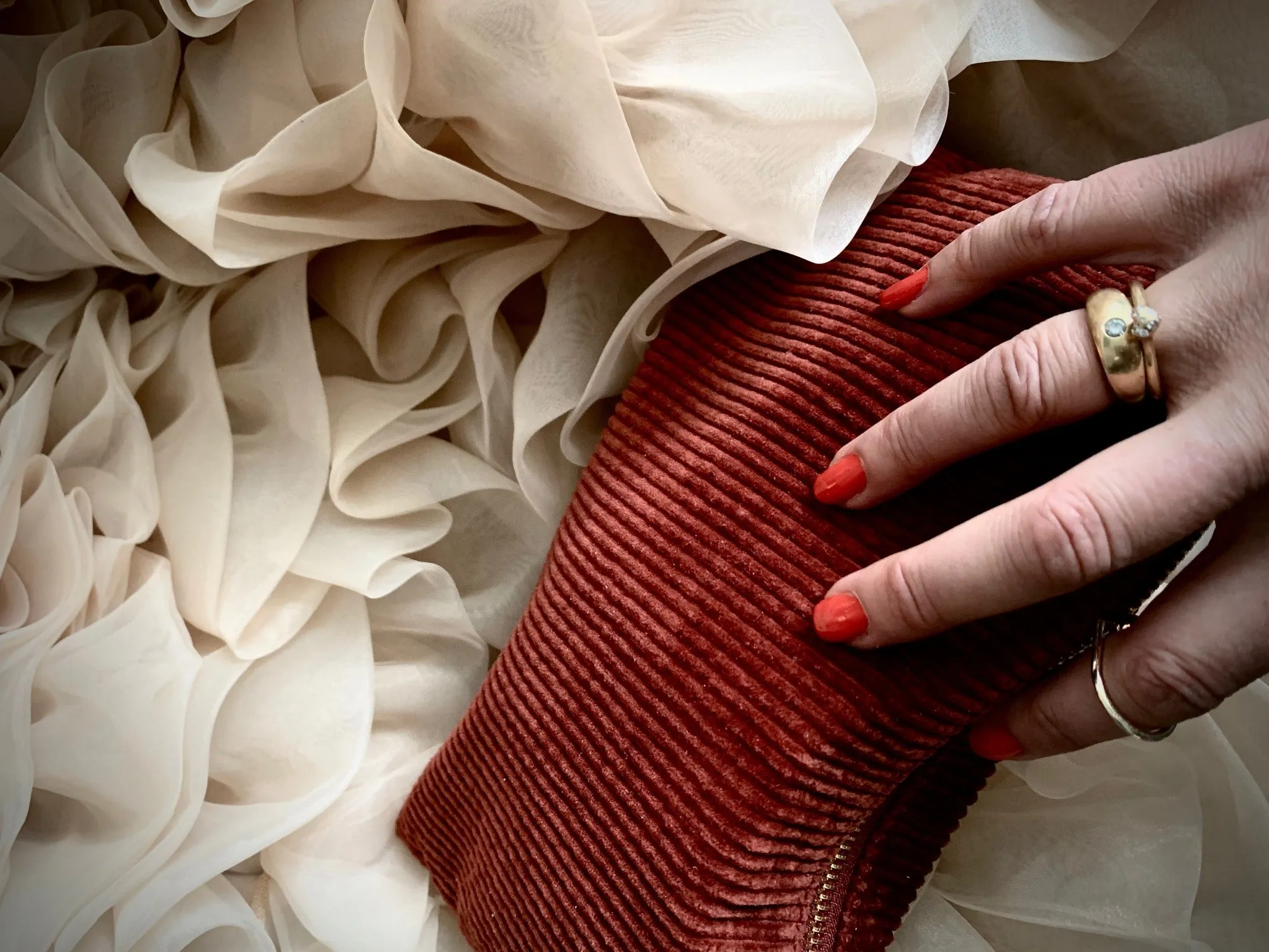 corduroy clutch, rust sold by Nordstjerne product image thumbnail 3