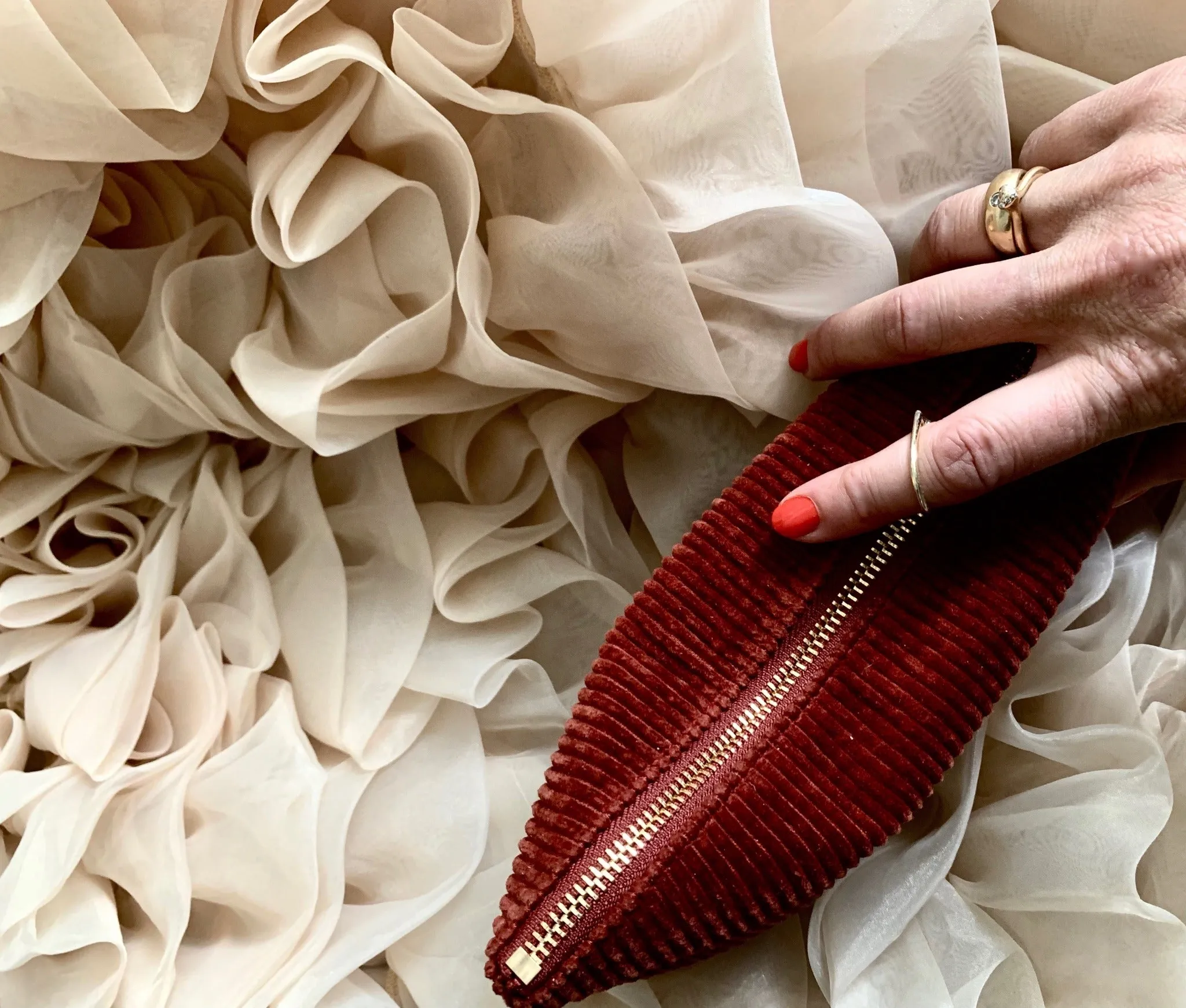 corduroy clutch, rust sold by Nordstjerne product image thumbnail 2