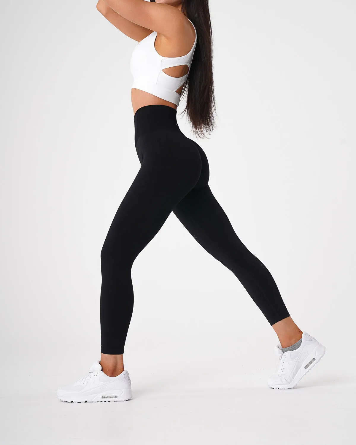 Black Solid Seamless Leggings sold by NVGTN product image thumbnail 2