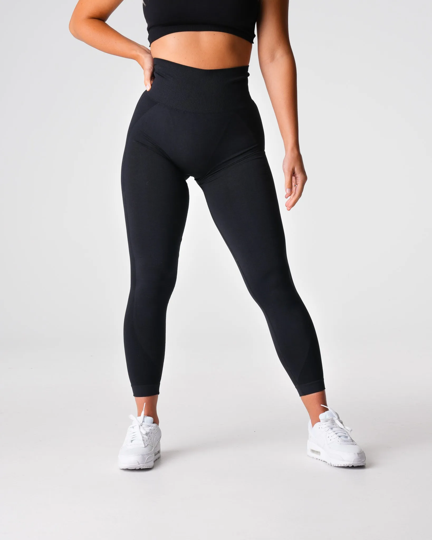 Black Contour 2.0 Seamless Leggings sold by NVGTN product image thumbnail 3