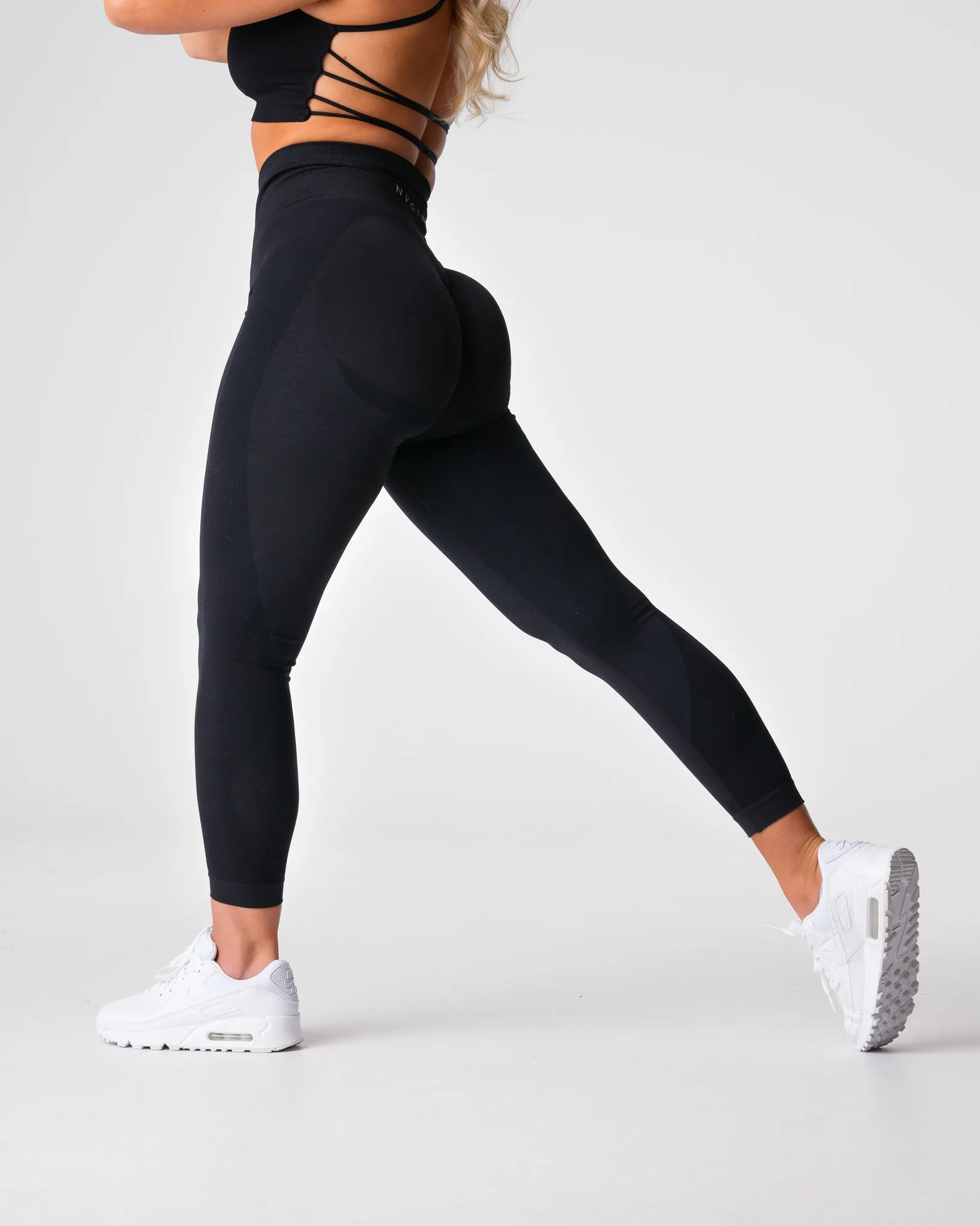 Black Contour 2.0 Seamless Leggings sold by NVGTN