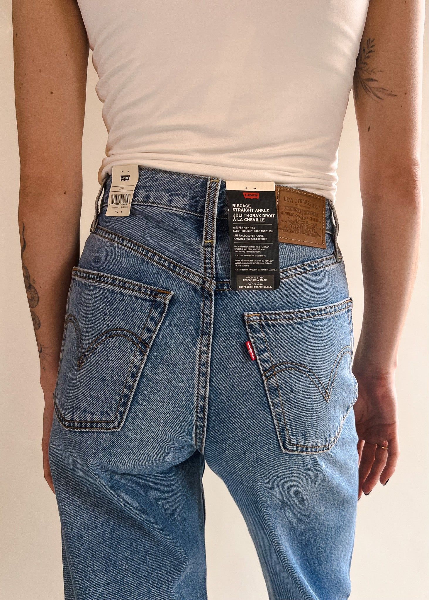 LEVIS RIBCAGE STRAIGHT ANKLE - IN THE MIDDLE sold by OAK product image thumbnail 5