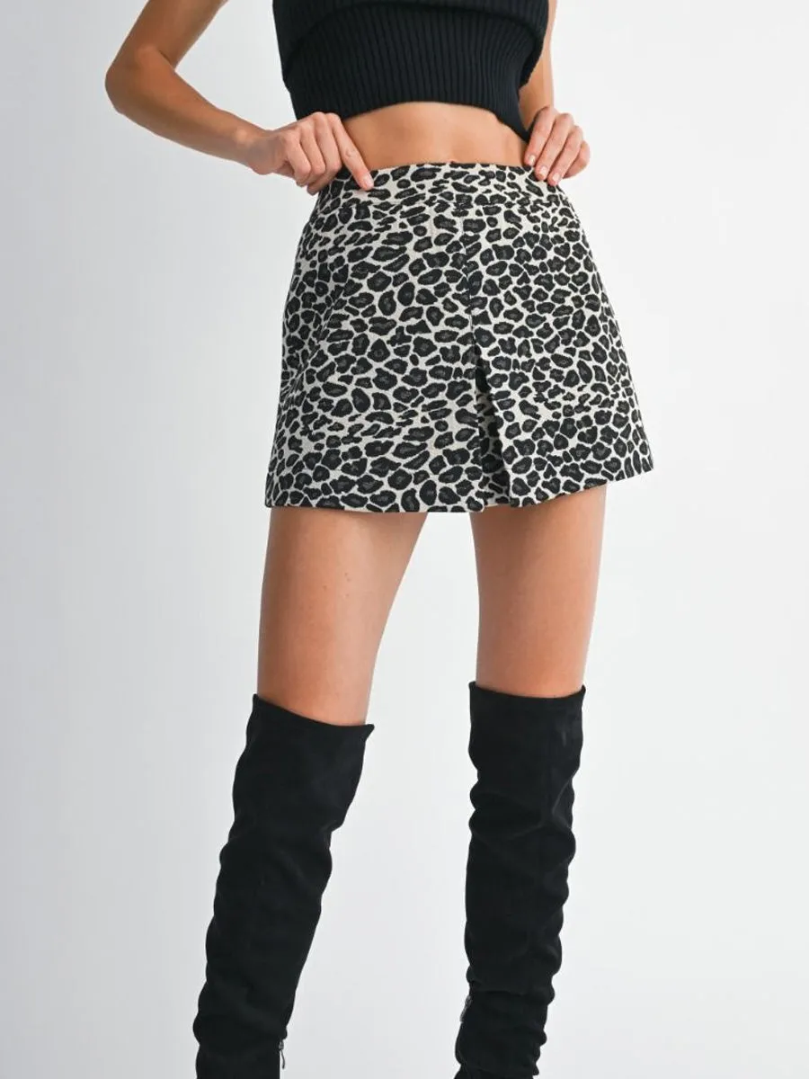 LEOPARD JACQUAD PLEATED MINI SKORT sold by OAK