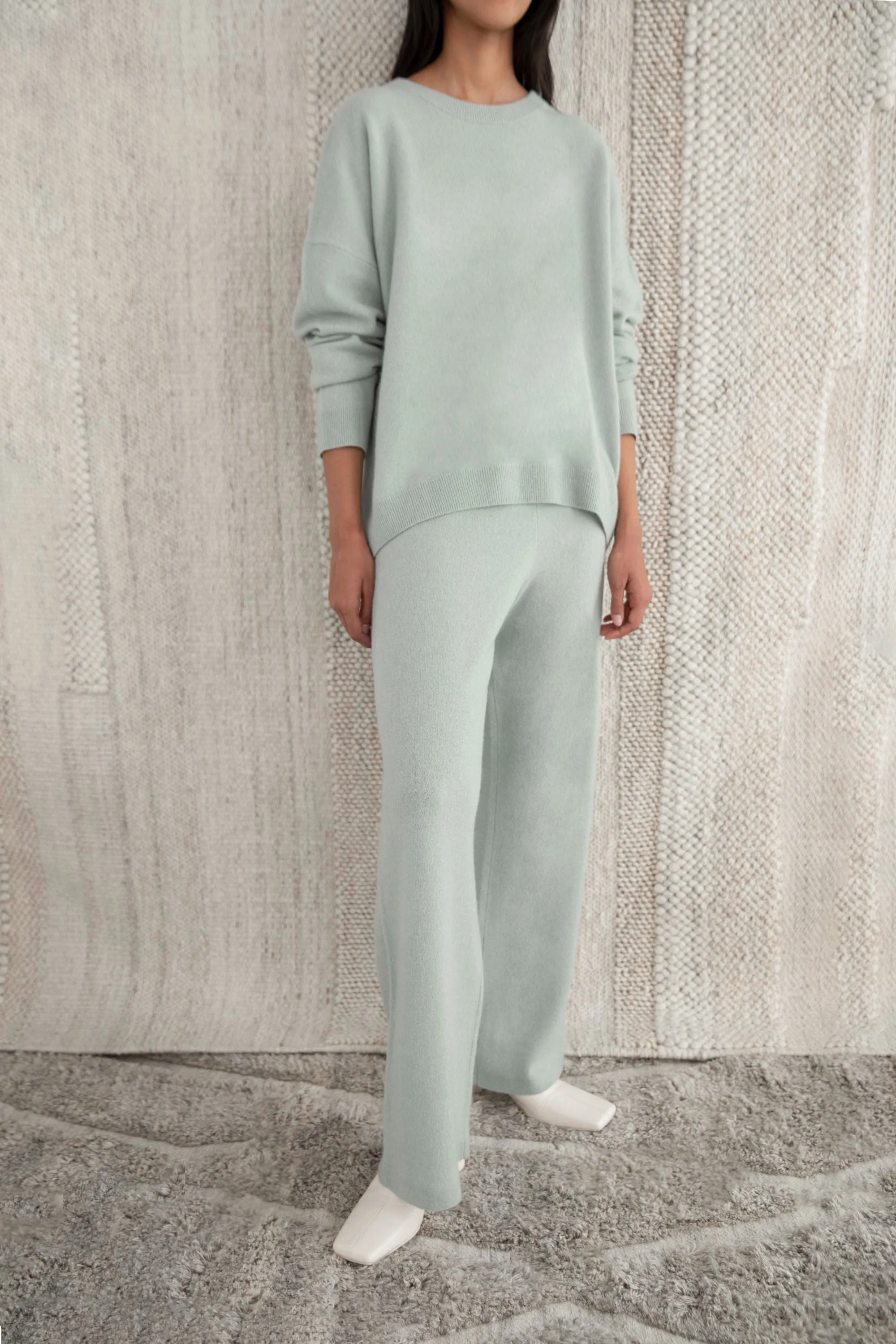 100% CASHMERE CREWNECK SWEATER sold by OAK AND FORT