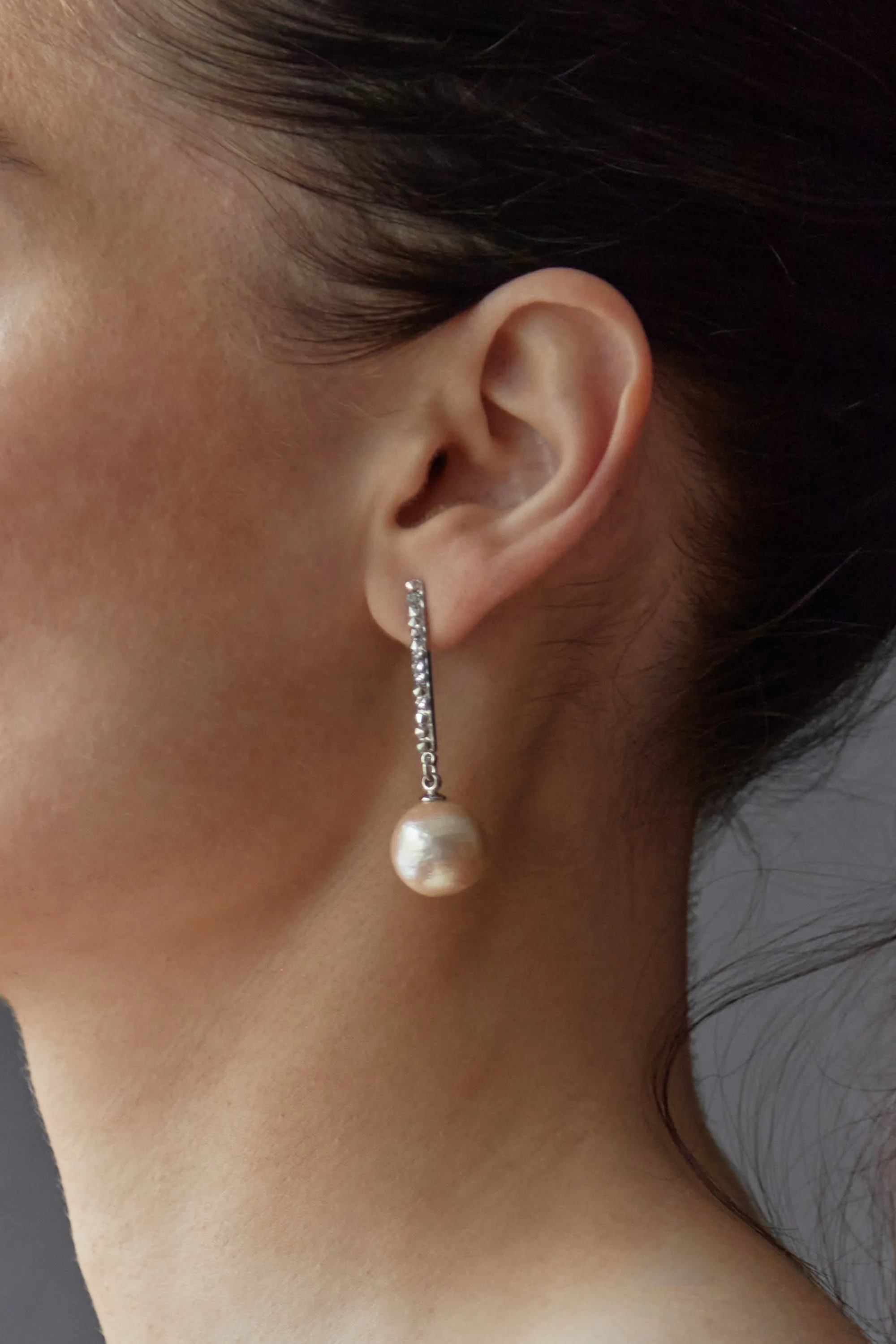 CHAIN EARRING WITH PEARL sold by OAK AND FORT