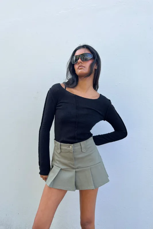 LOW-RISE PLEATED MINI SKIRT sold by OAK AND FORT