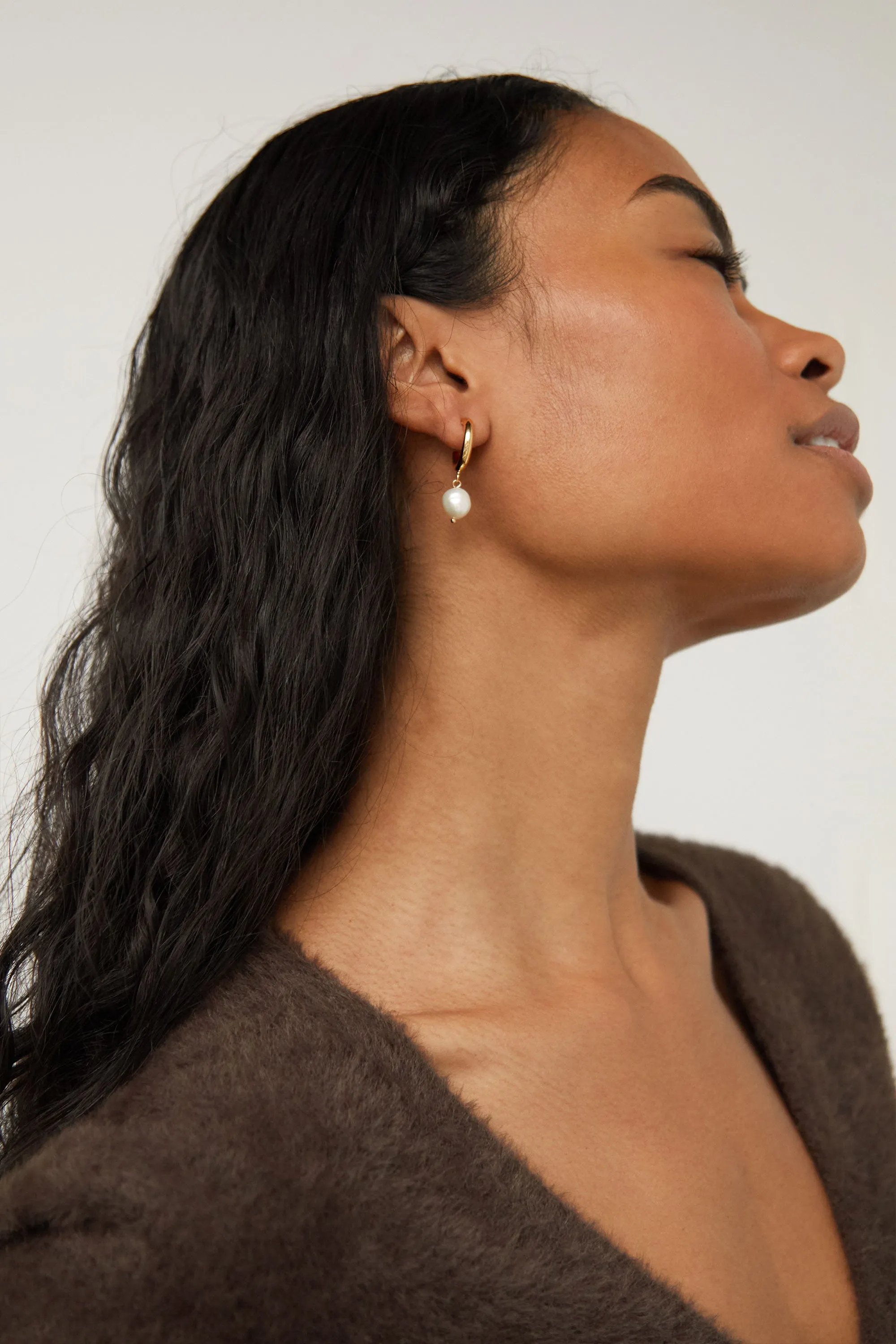 HOOP EARRING WITH PEARL sold by OAK AND FORT product image thumbnail 3