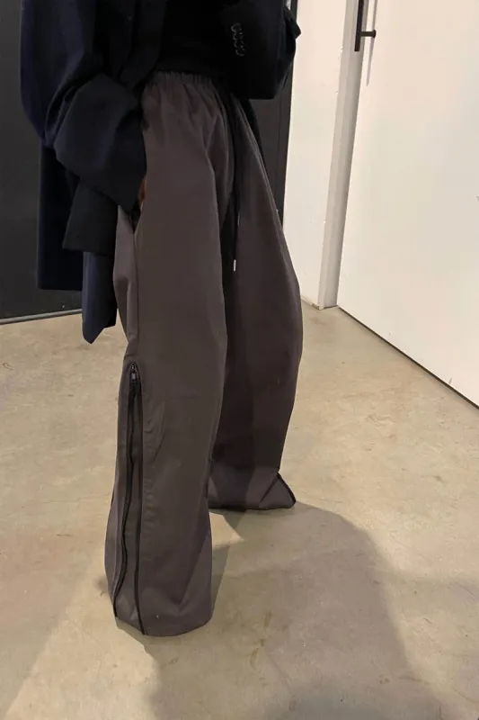 SIDE ZIP PANT sold by OAK AND FORT