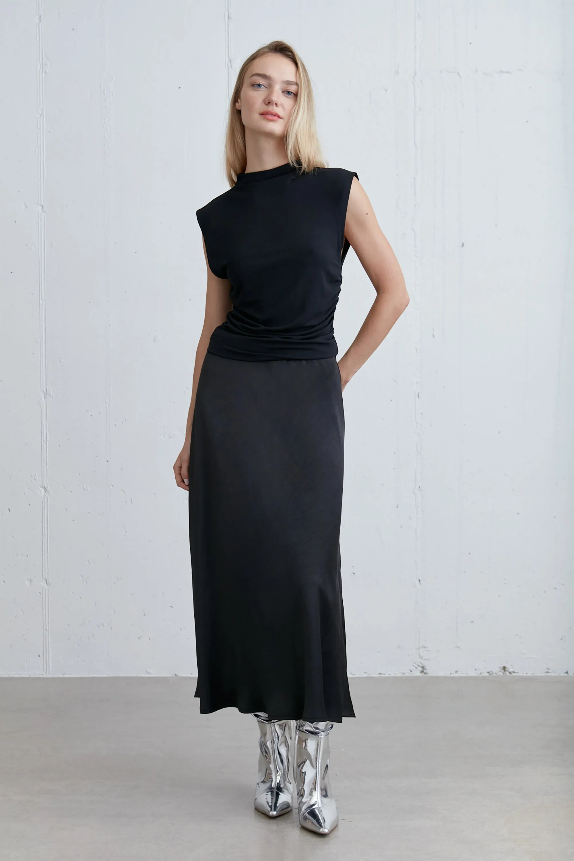 SLEEVELESS MOCKNECK TOP sold by OAK AND FORT product image thumbnail 5