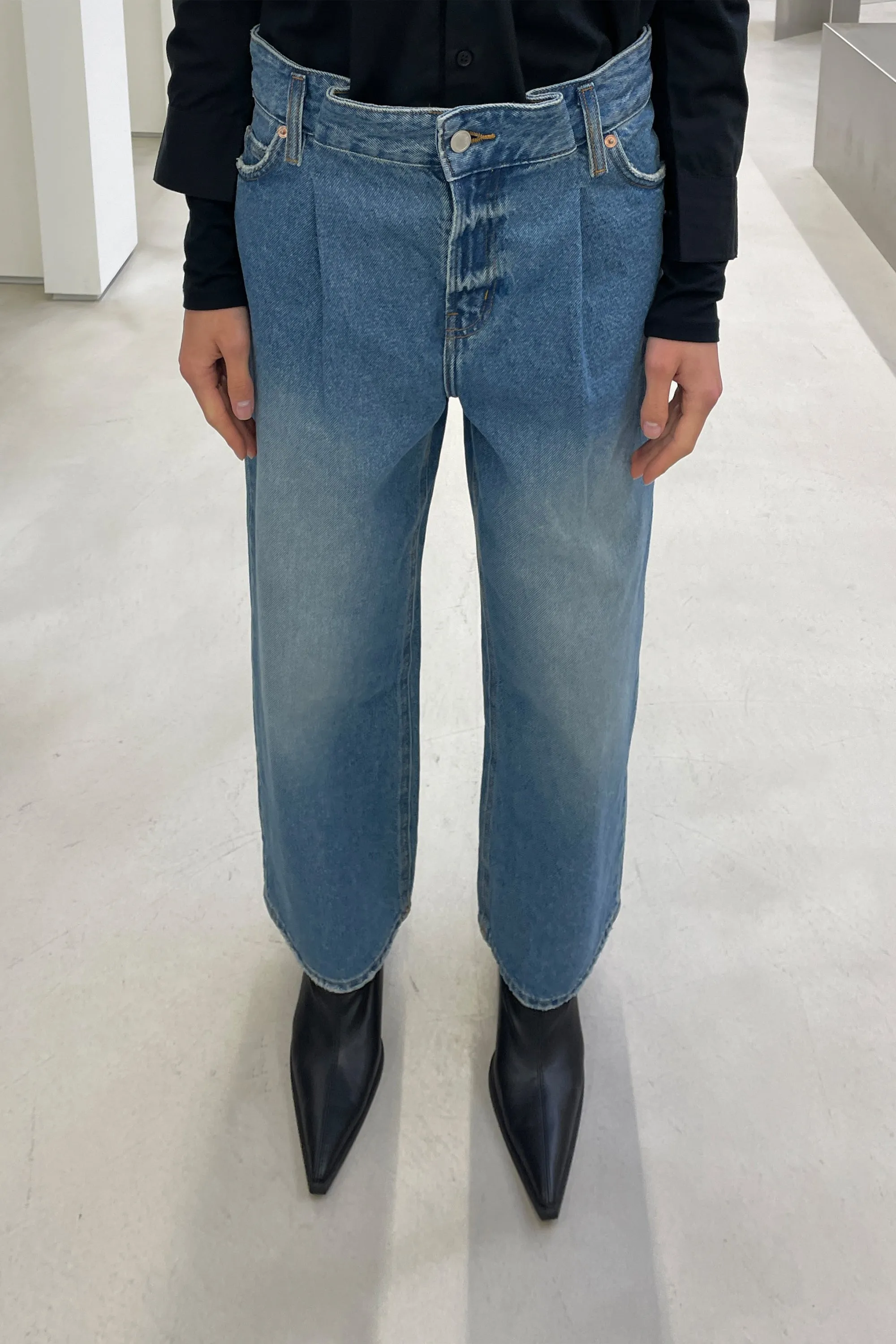 OAK 88 CROPPED MID-RISE RELAXED FIT JEAN sold by OAK AND FORT