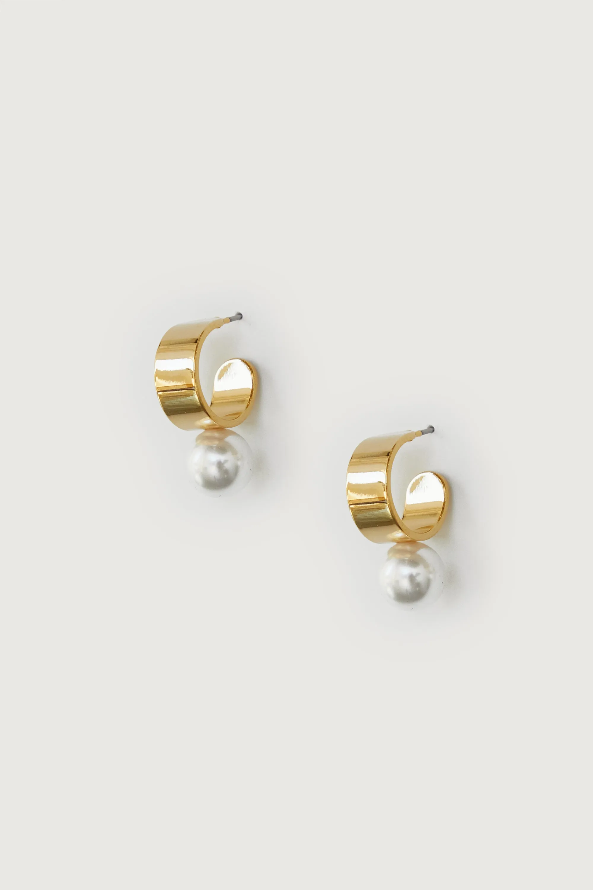 HOOP EARRING WITH PEARL sold by OAK AND FORT product image thumbnail 4
