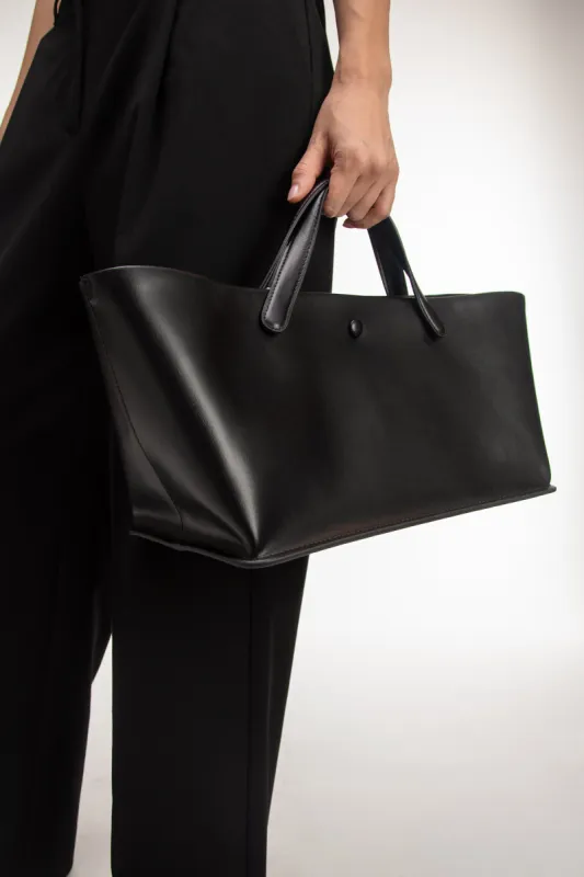 STRUCTURED LEATHER HANDBAG sold by OAK AND FORT