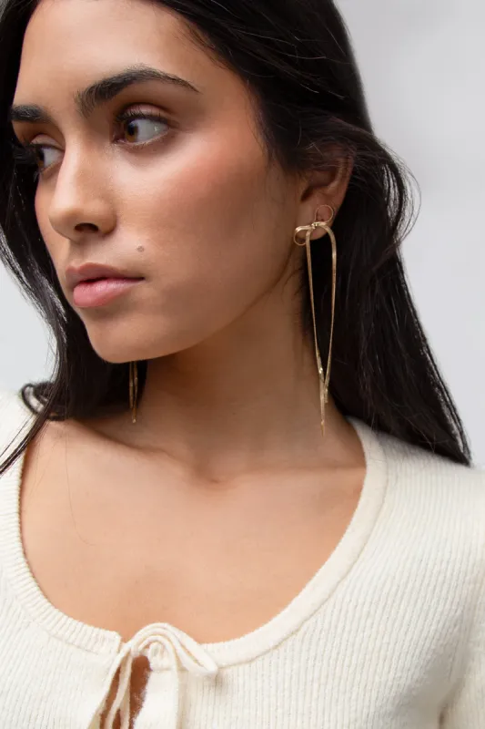 SNAKE CHAIN BOW EARRING sold by OAK AND FORT