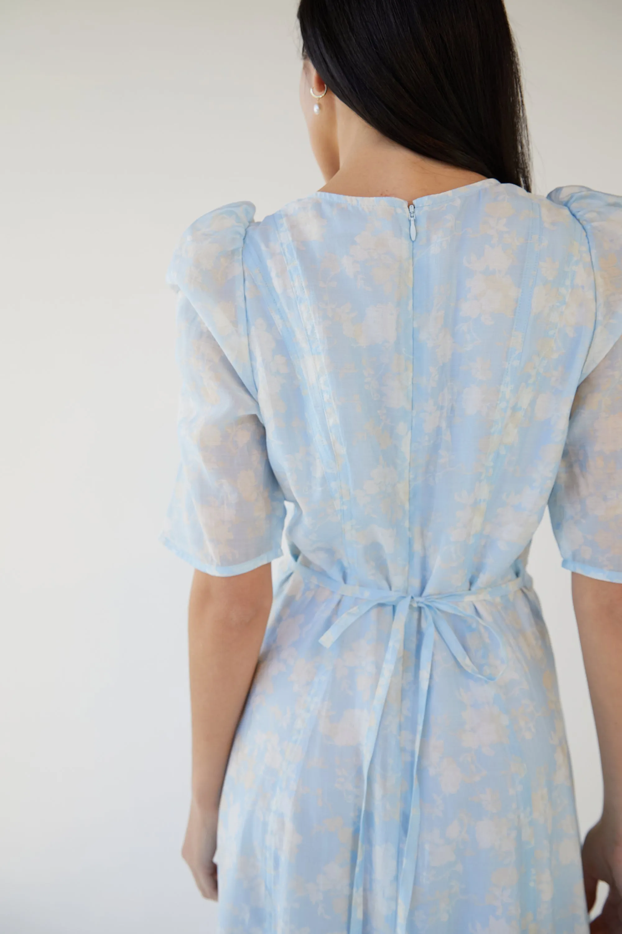 V-NECK PUFF SLEEVE FLORAL MAXI DRESS sold by OAK AND FORT product image thumbnail 4