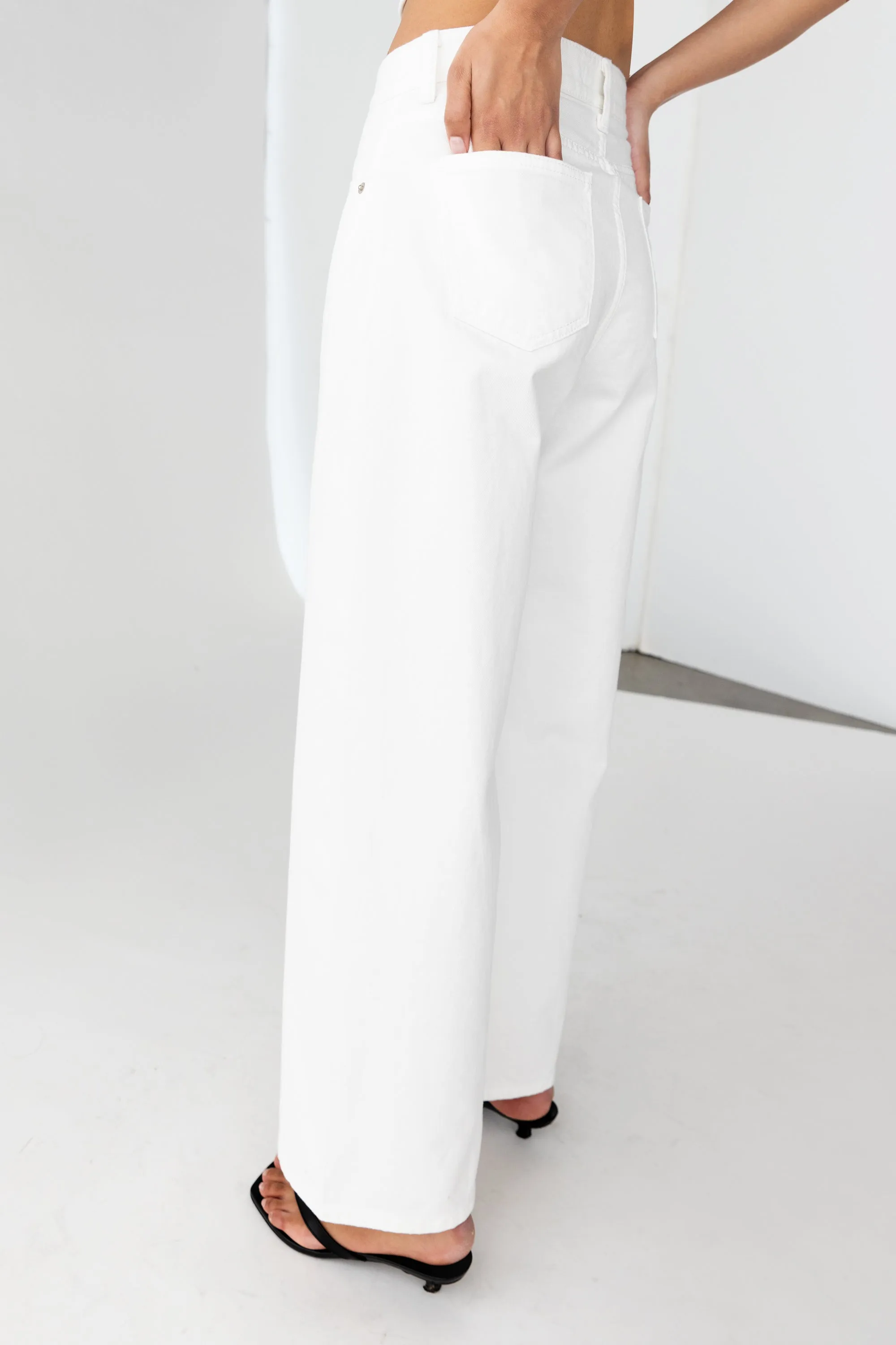 SEAM LINE CURVE WHITE JEAN sold by OAK AND FORT product image thumbnail 2