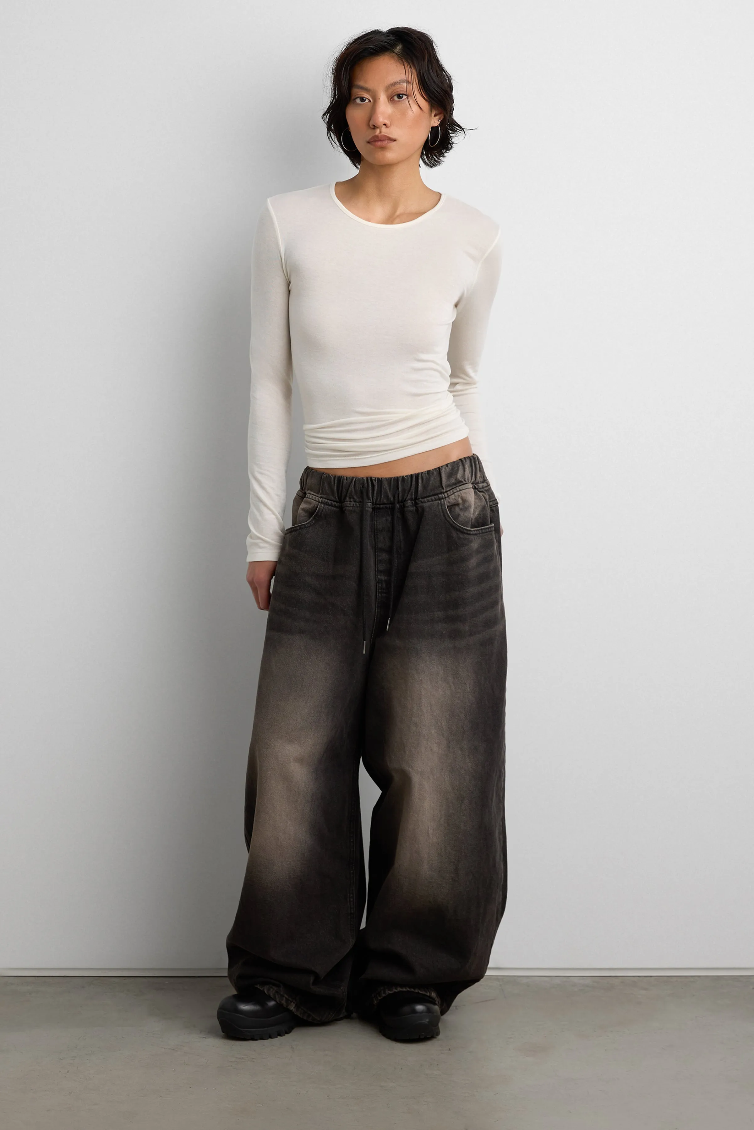 VINTAGE WASH ELASTIC WAIST JEAN sold by OAK AND FORT product image thumbnail 2