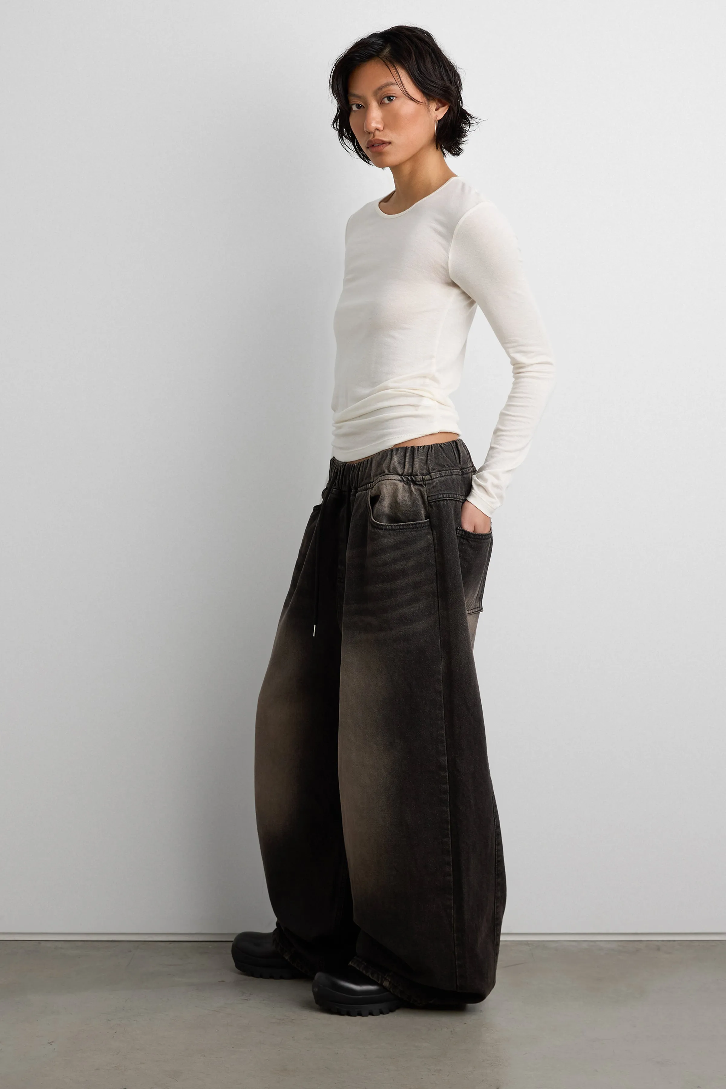 VINTAGE WASH ELASTIC WAIST JEAN sold by OAK AND FORT product image thumbnail 3