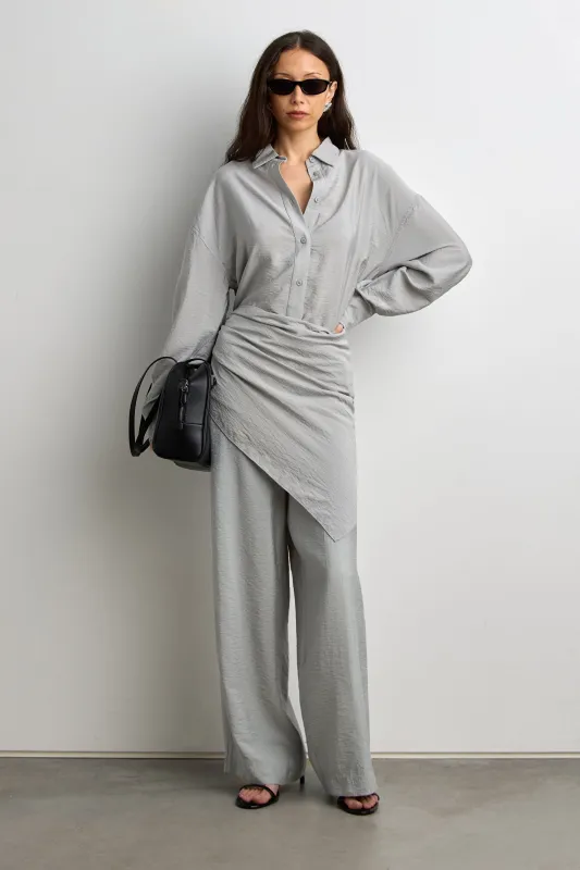 LIGHTWEIGHT CRINKLED SHIRT WITH BACK CINCHING BUTTONS made by OAK AND FORT