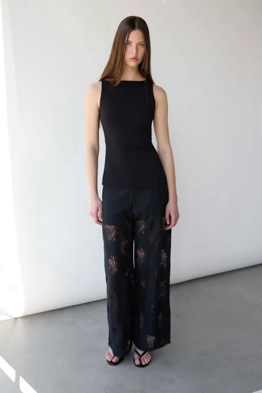 FITTED SLEEVELESS TOP WITH ASYMMETRICAL HEM made by OAK AND FORT