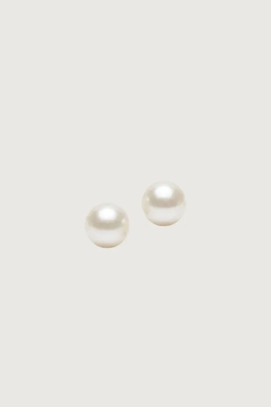 CHUNKY PEARL STUD EARRINGS made by OAK AND FORT