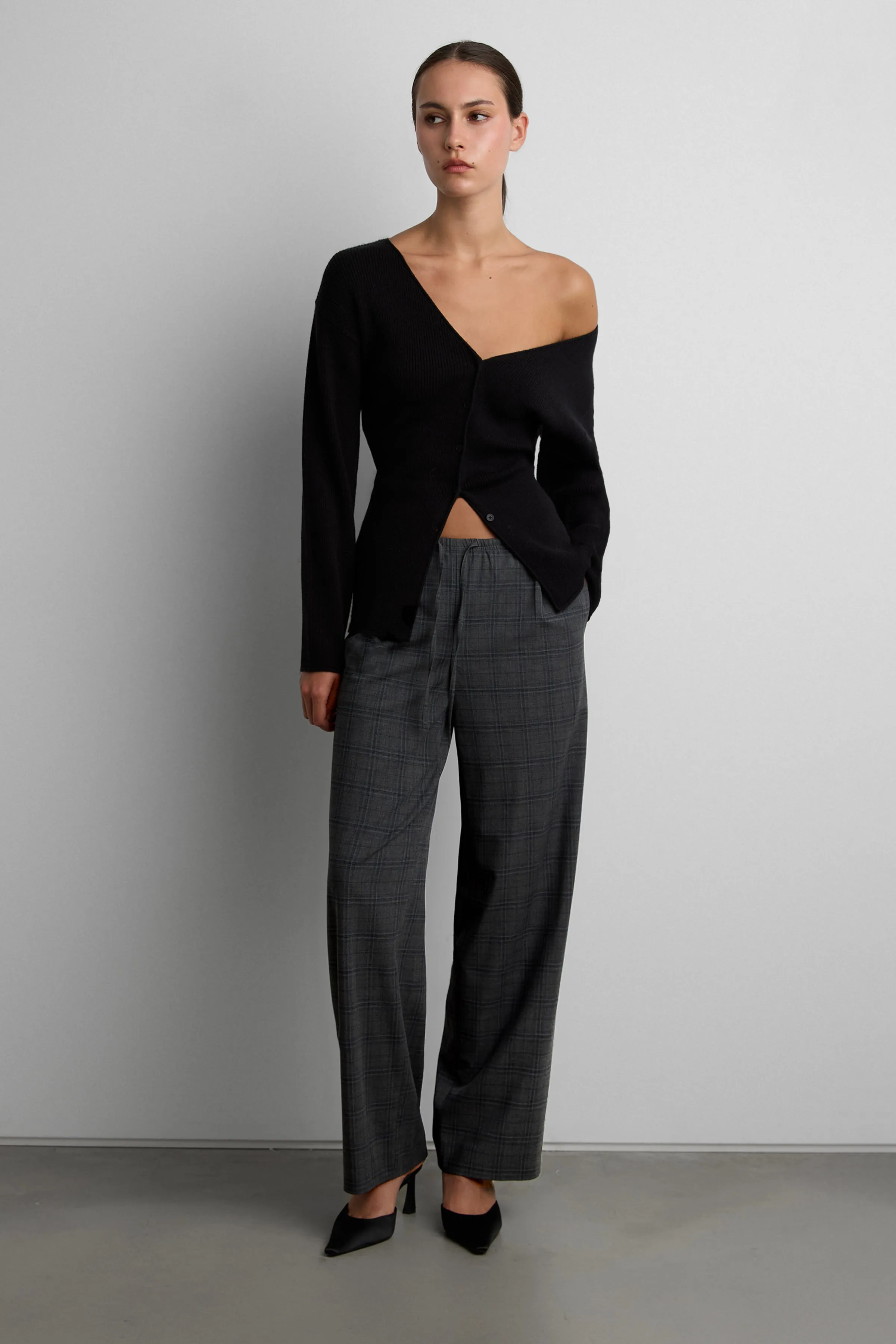WOVEN PRINT DRAWSTRING STRAIGHT LEG PANT sold by OAK AND FORT