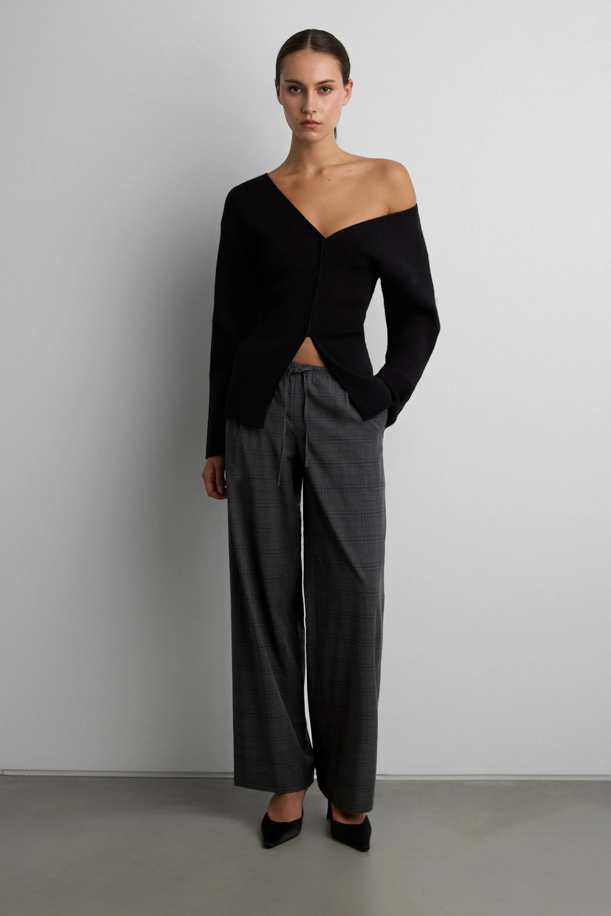 WOVEN PRINT DRAWSTRING STRAIGHT LEG PANT sold by OAK AND FORT product image thumbnail 2