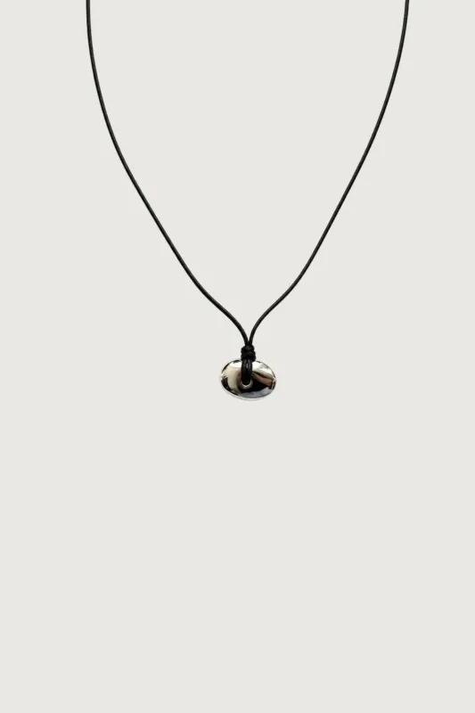 ORGANIC OVAL PENDANT NECKLACE made by OAK AND FORT