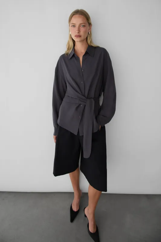 TIE-FRONT POCKET BUTTON-UP SHIRT made by OAK AND FORT