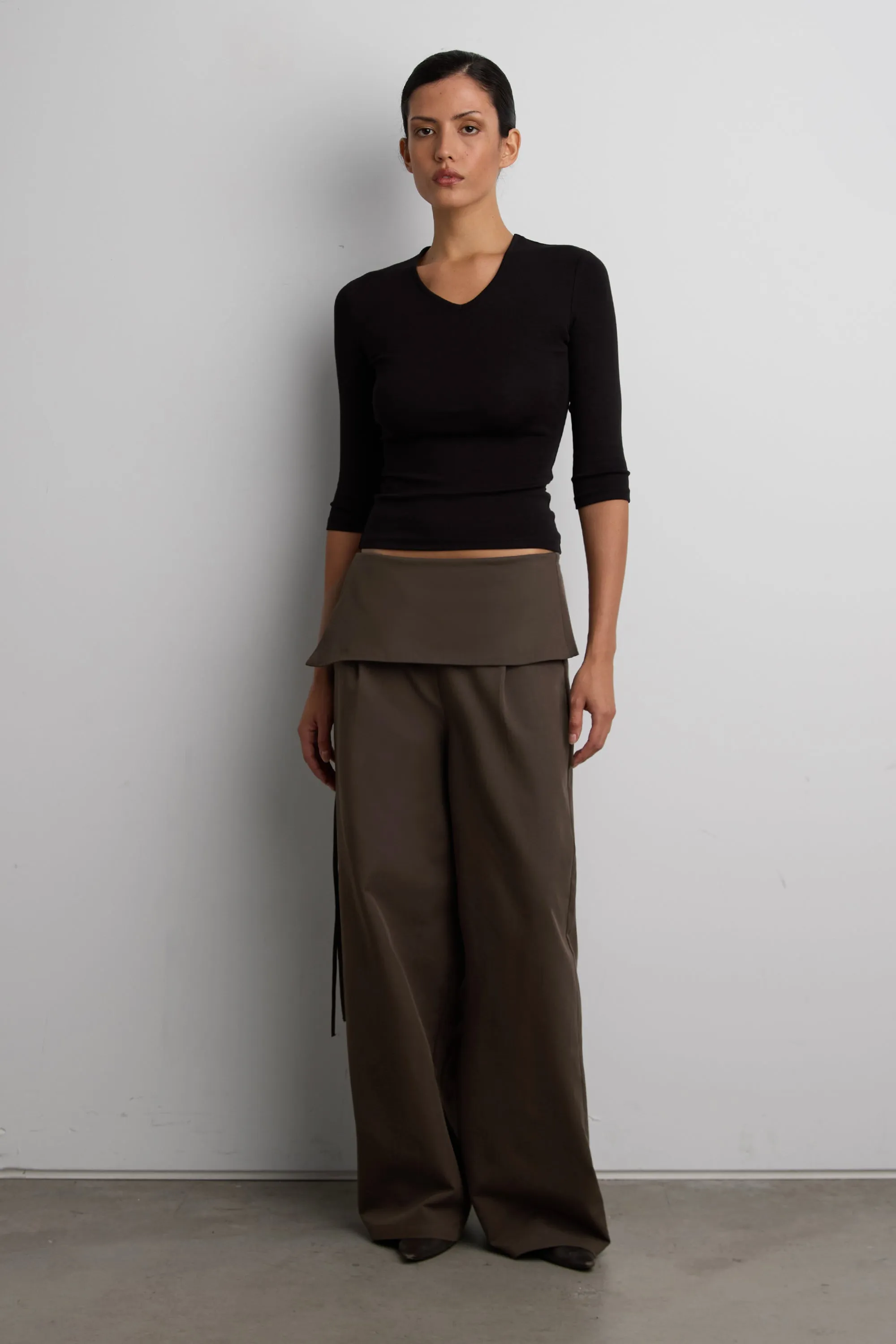 FITTED COTTON MODAL V-NECK QUARTER SLEEVE TOP sold by OAK AND FORT product image thumbnail 4