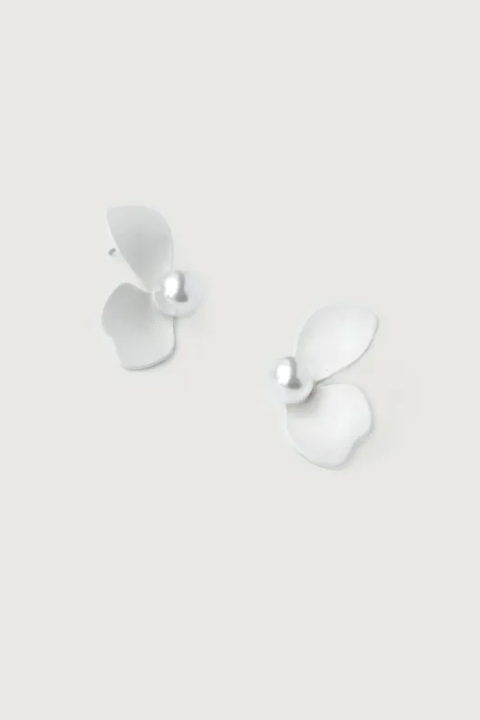 PETAL EARRING WITH PEARL sold by OAK AND FORT