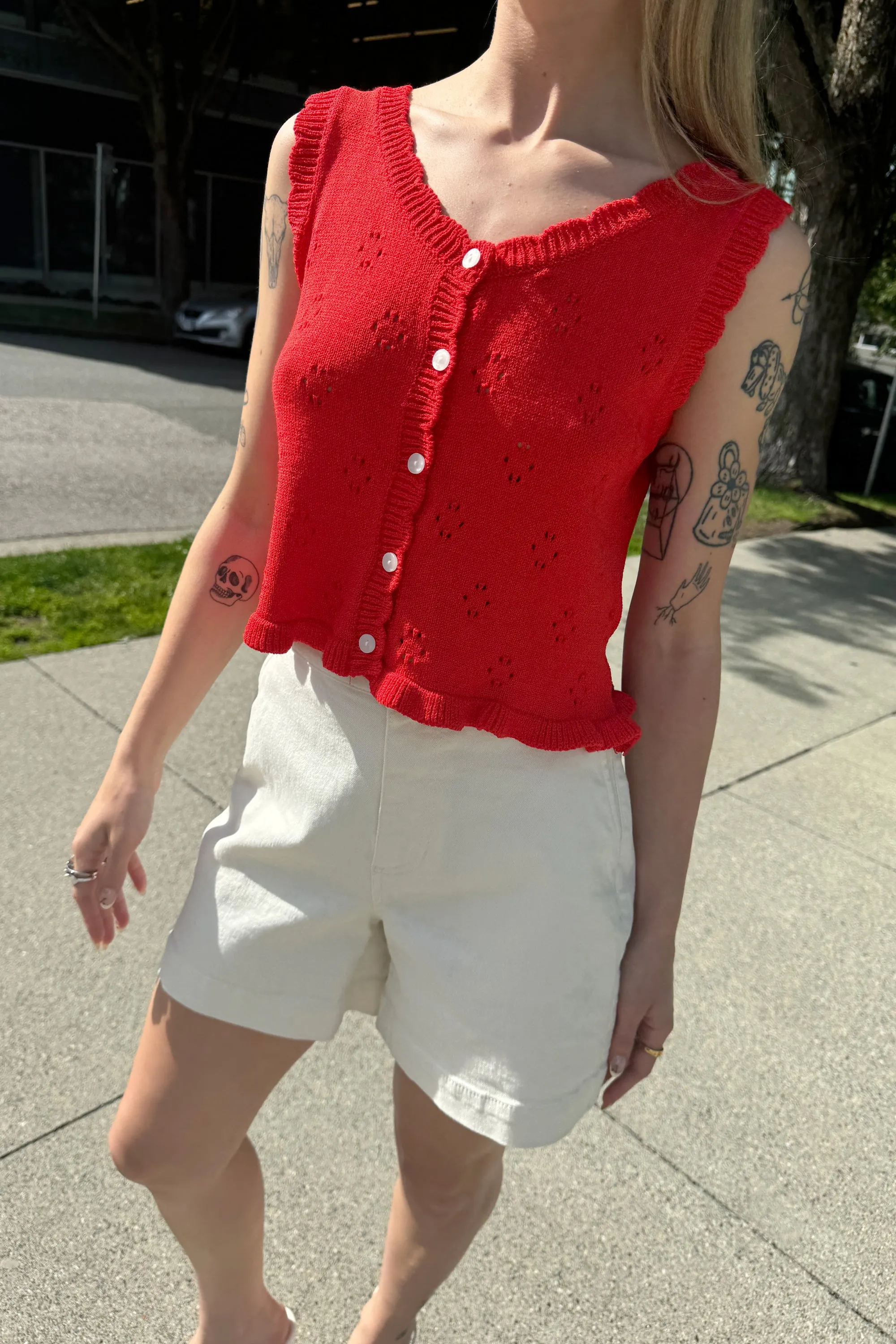 CROPPED SCALLOPED KNIT TANK sold by OAK AND FORT product image thumbnail 3