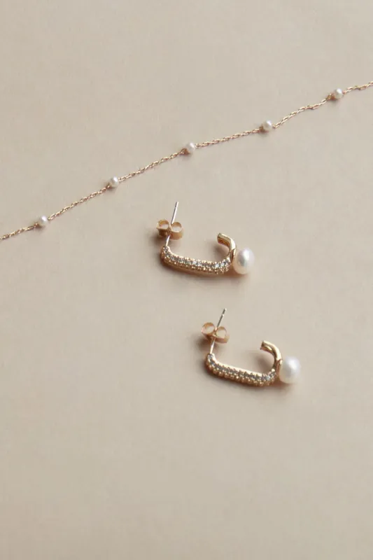 HALF HOOP EARRING WITH PEARL sold by OAK AND FORT