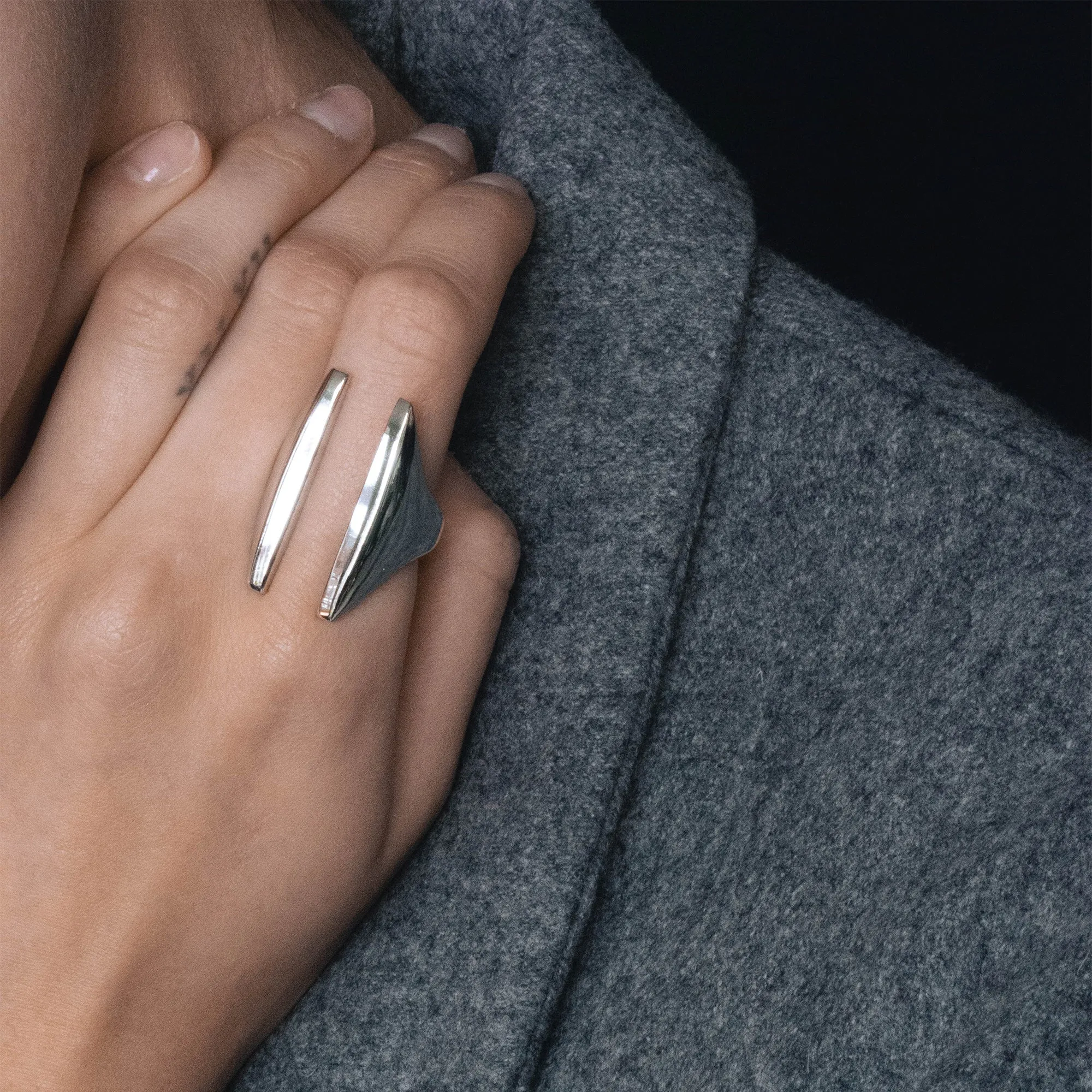Divided Crest Ring sold by Obakki product image thumbnail 4
