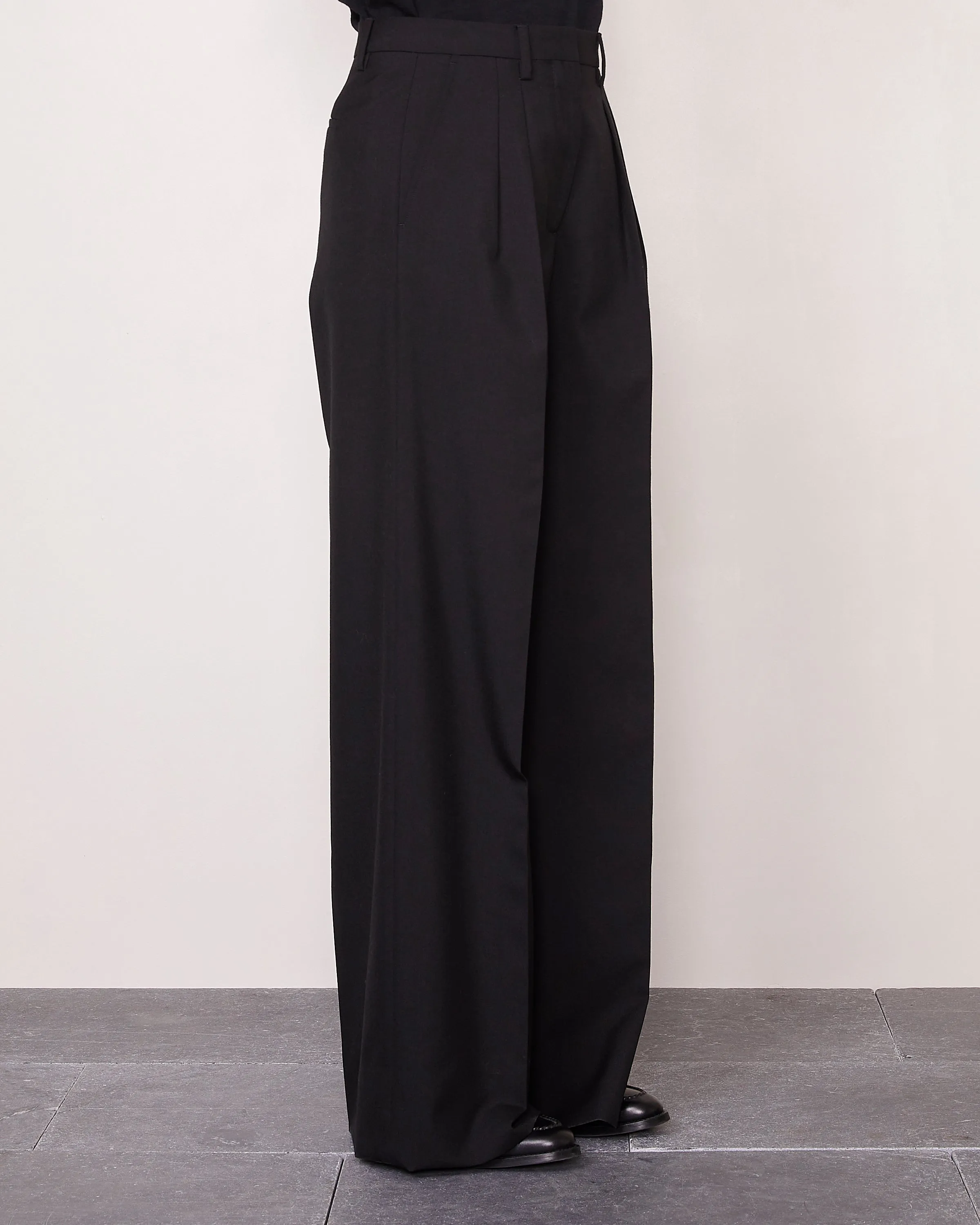 Pantalon elia sold by Officine Generale product image thumbnail 2