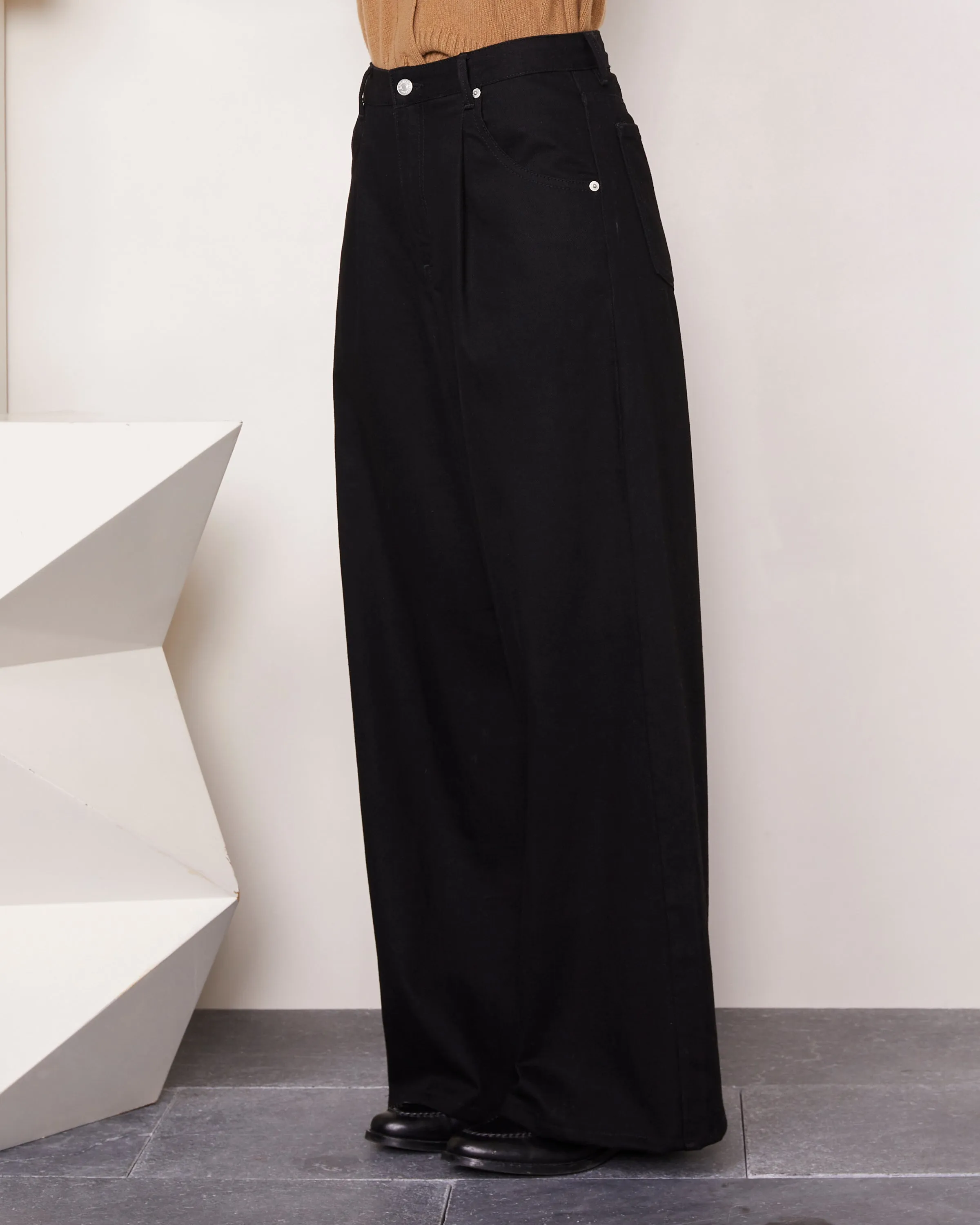 Jean moena sold by Officine Generale product image thumbnail 2