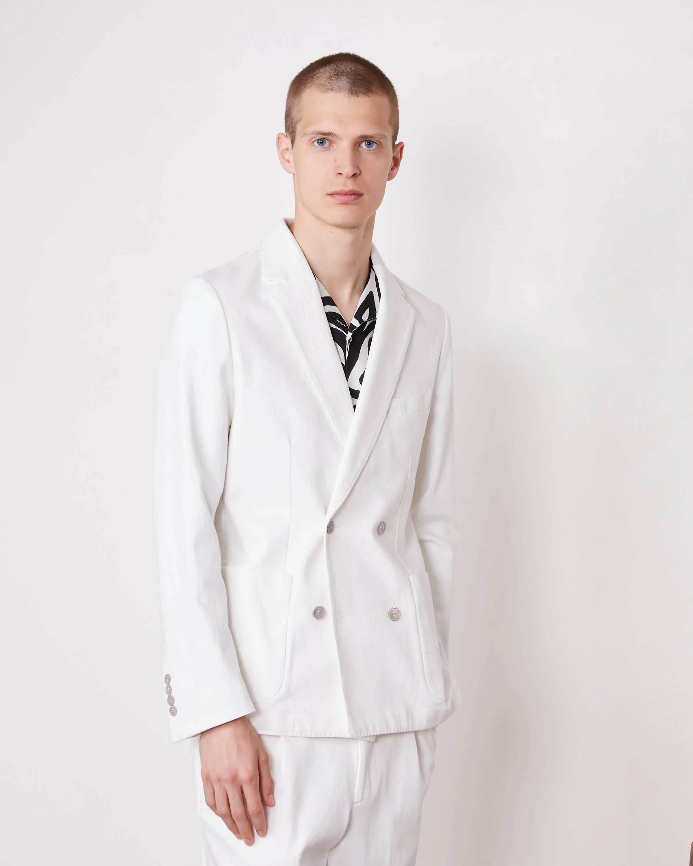 Veste leon sold by Officine Generale product image thumbnail 3