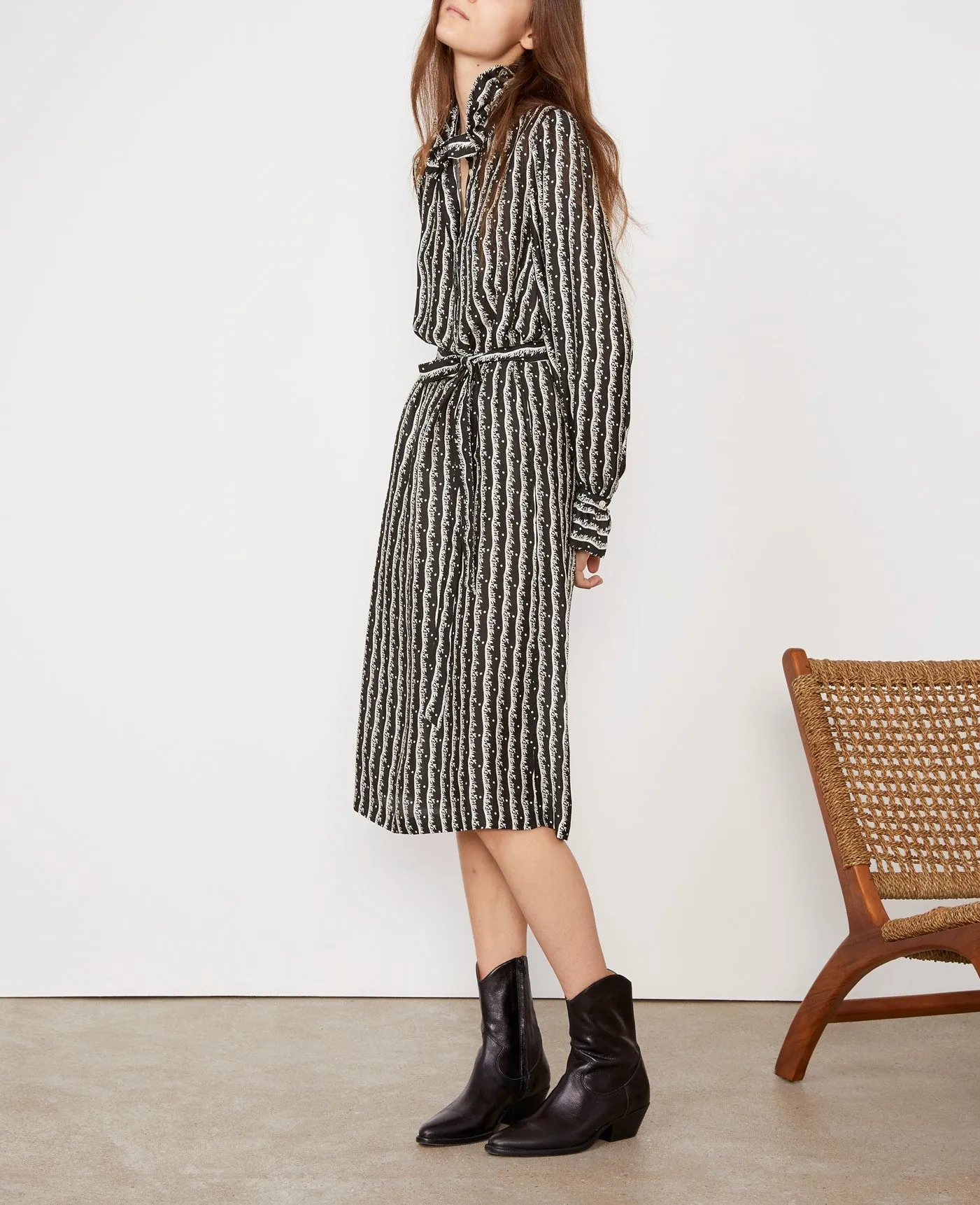 Robe brune sold by Officine Generale