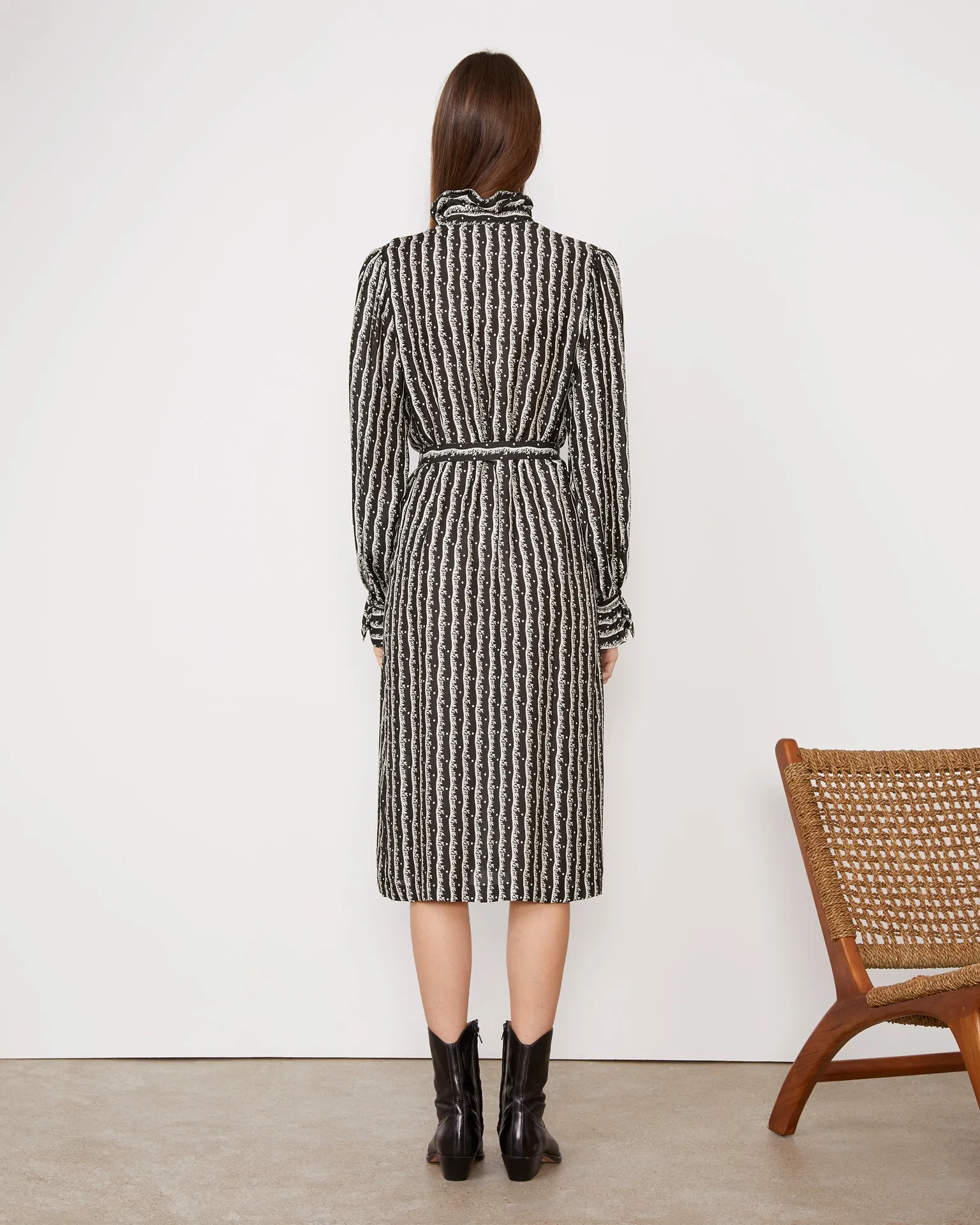 Robe brune sold by Officine Generale product image thumbnail 3