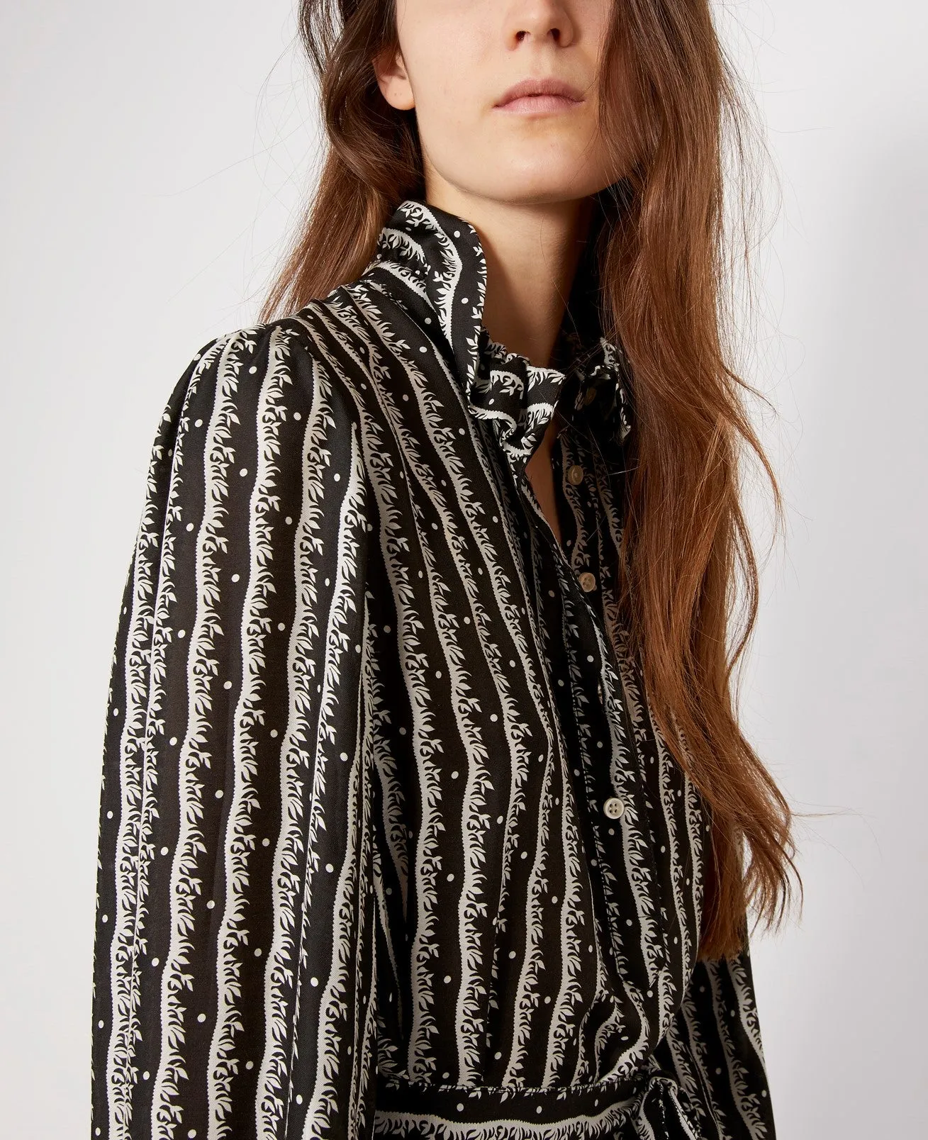 Robe brune sold by Officine Generale product image thumbnail 2