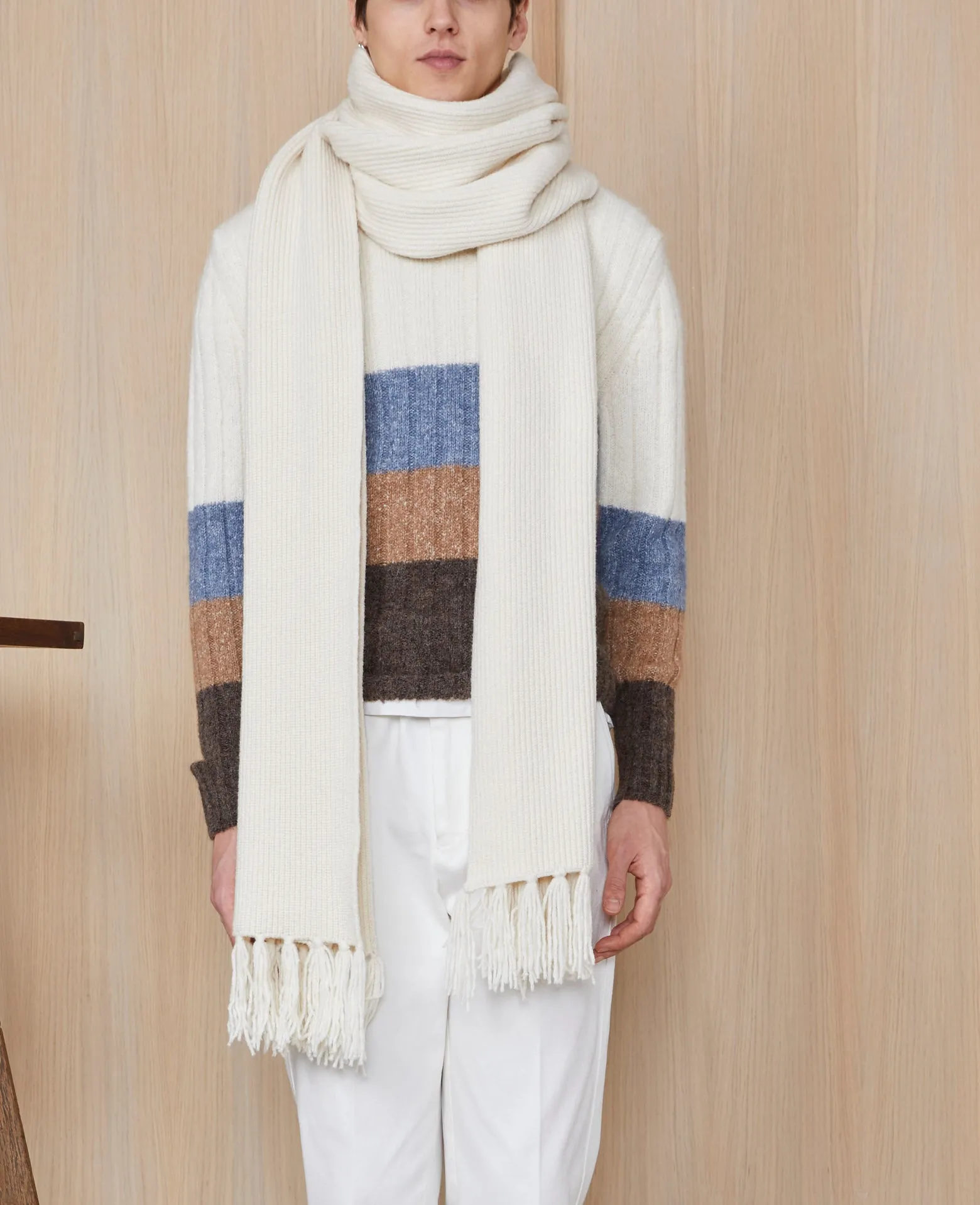 Echarpe tricotée sold by Officine Generale