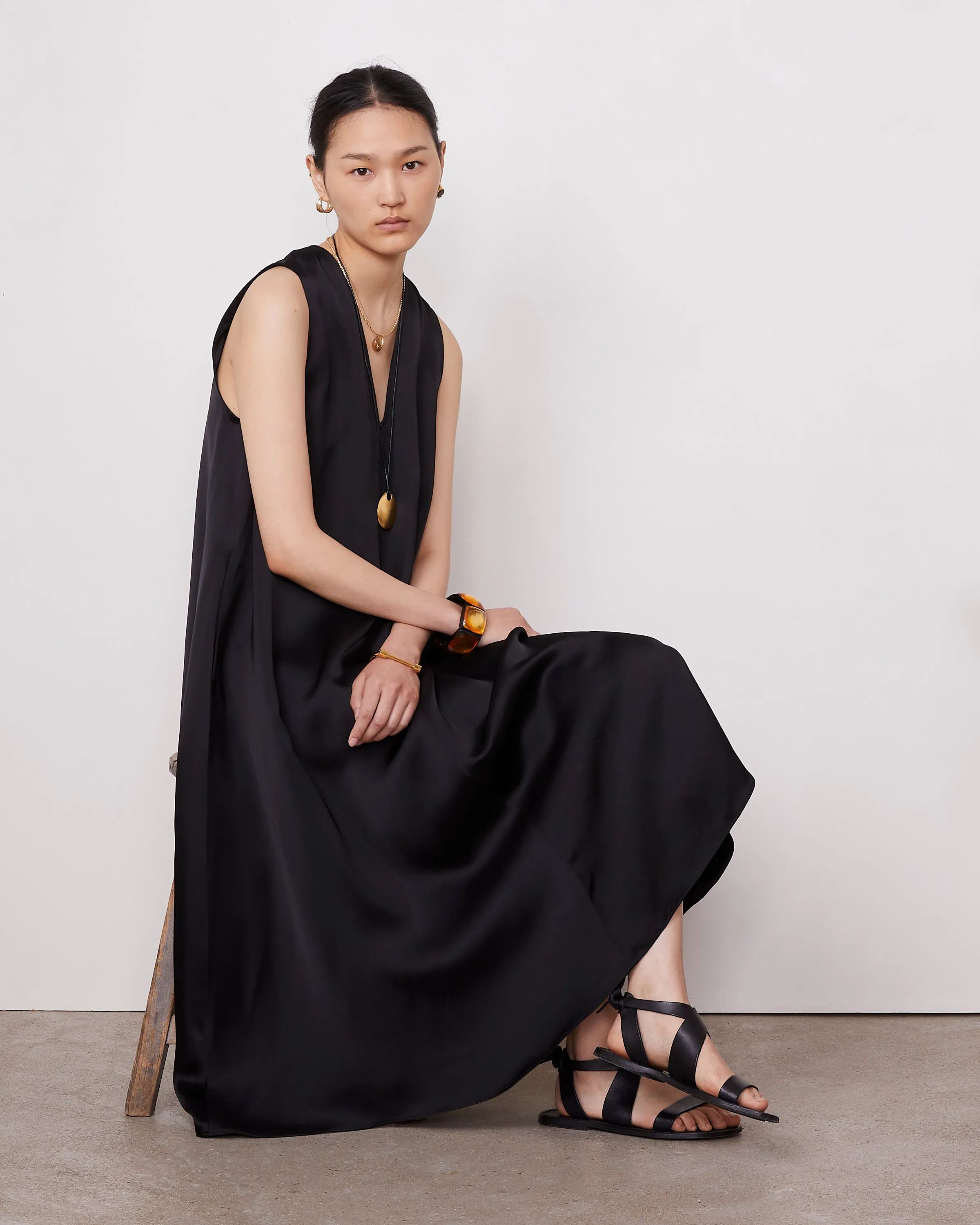 Robe ila sold by Officine Generale