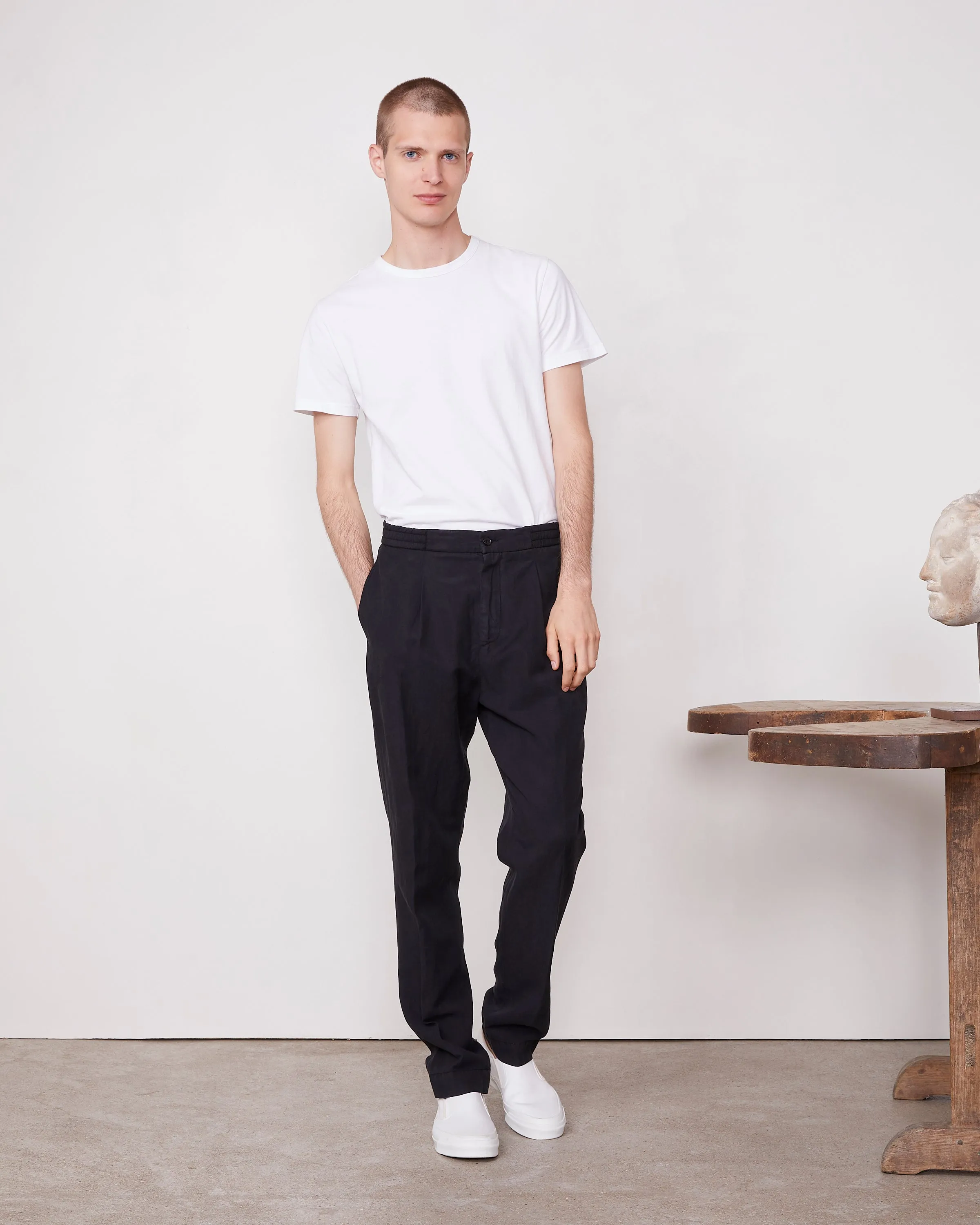 Pantalon drew sold by Officine Generale
