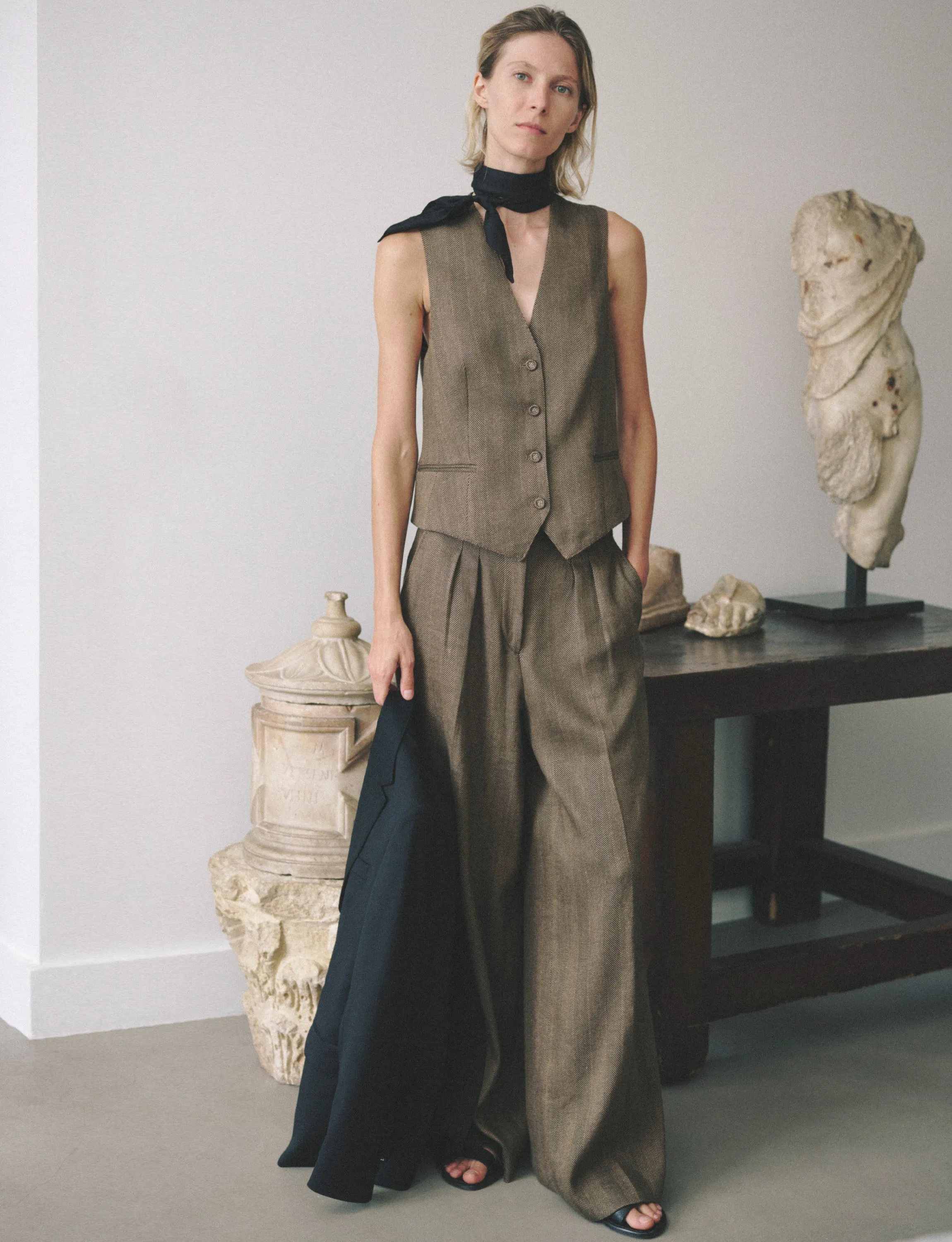 Pantalon elia sold by Officine Generale