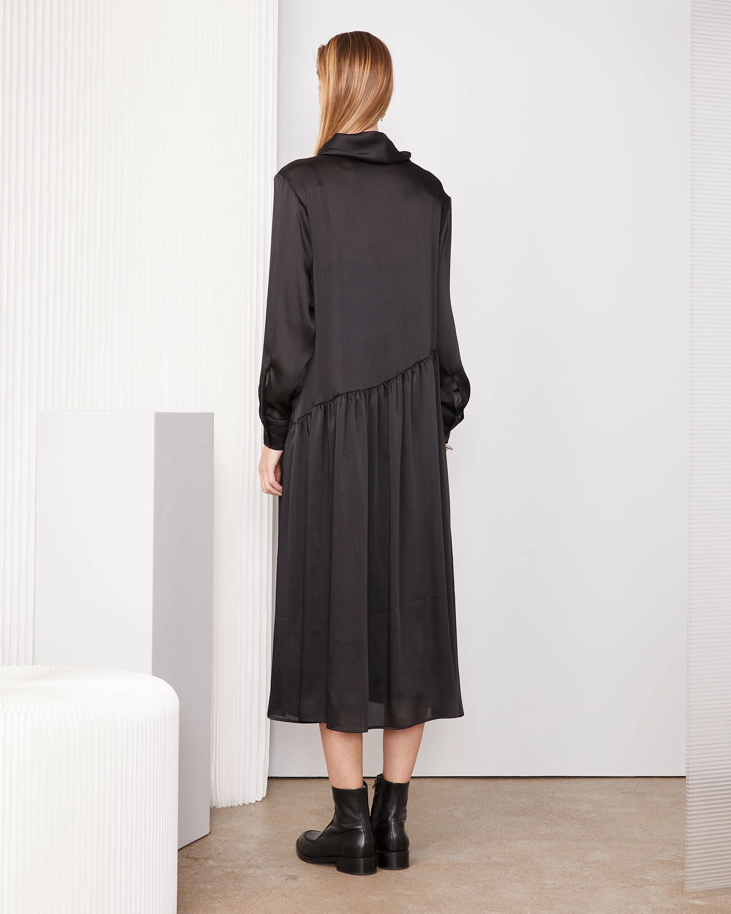 Robe adria sold by Officine Generale product image thumbnail 3