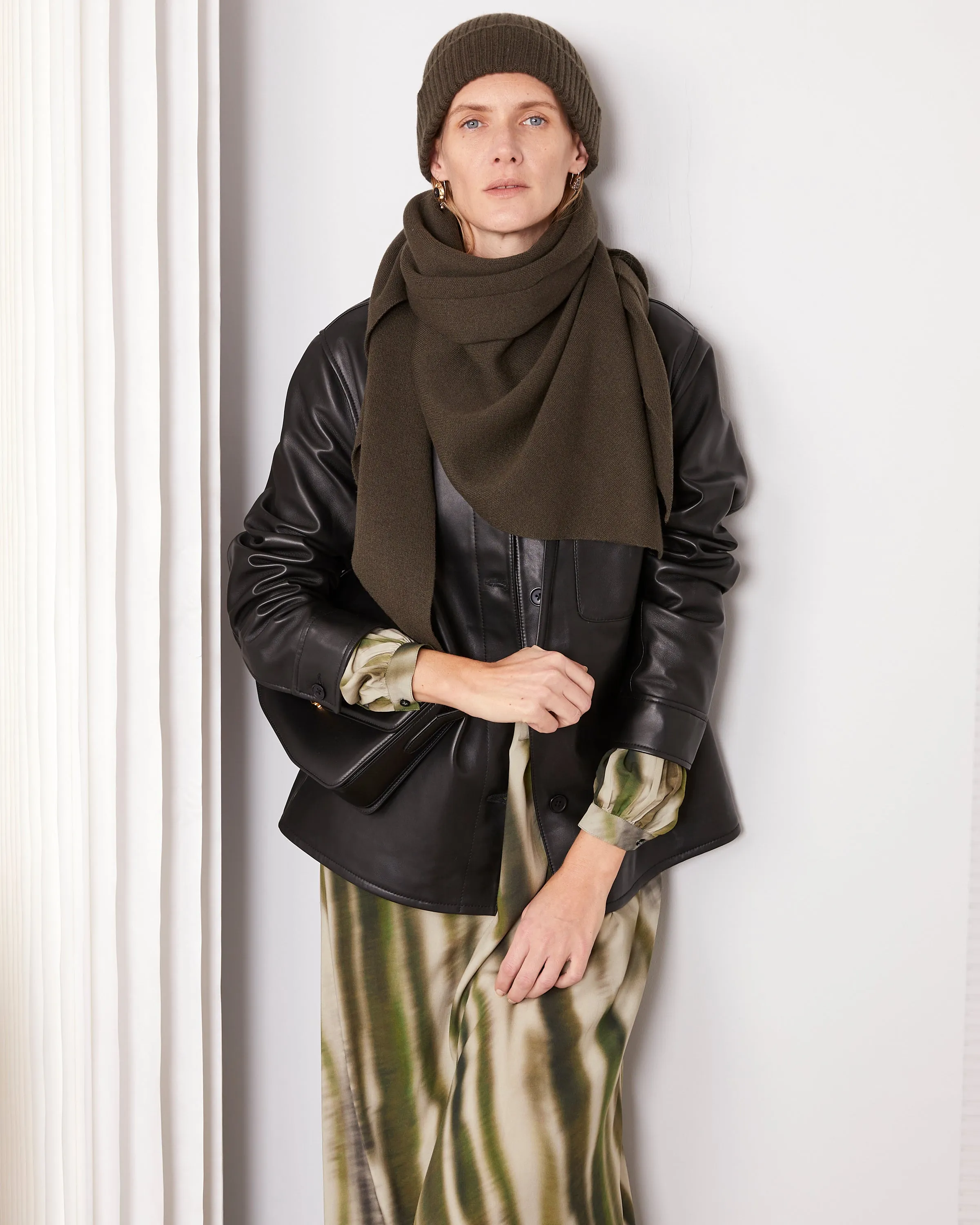 Echarpe triangle sold by Officine Generale product image thumbnail 4