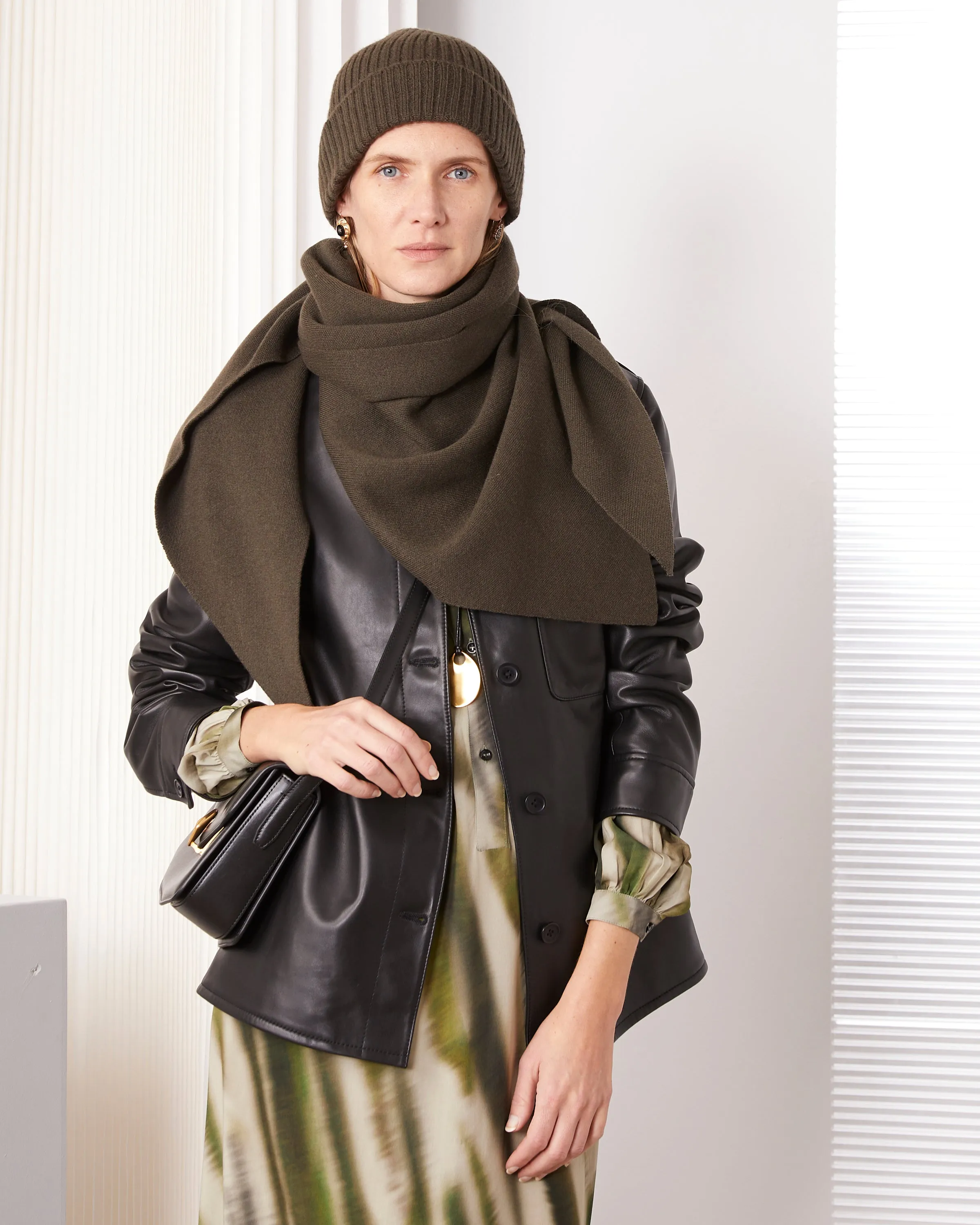 Echarpe triangle sold by Officine Generale product image thumbnail 2