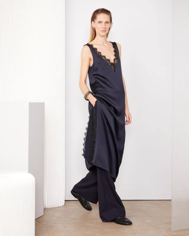 Robe lia sold by Officine Generale