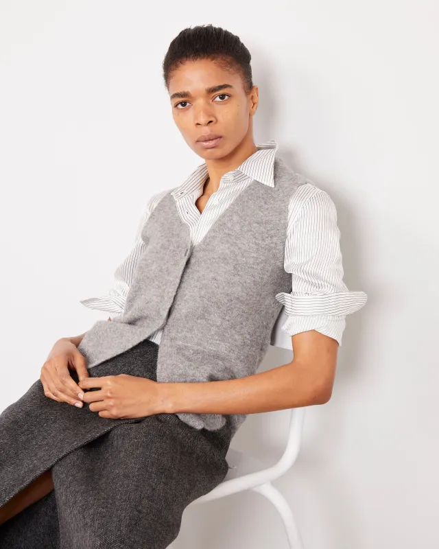 Gilet nais sold by Officine Generale