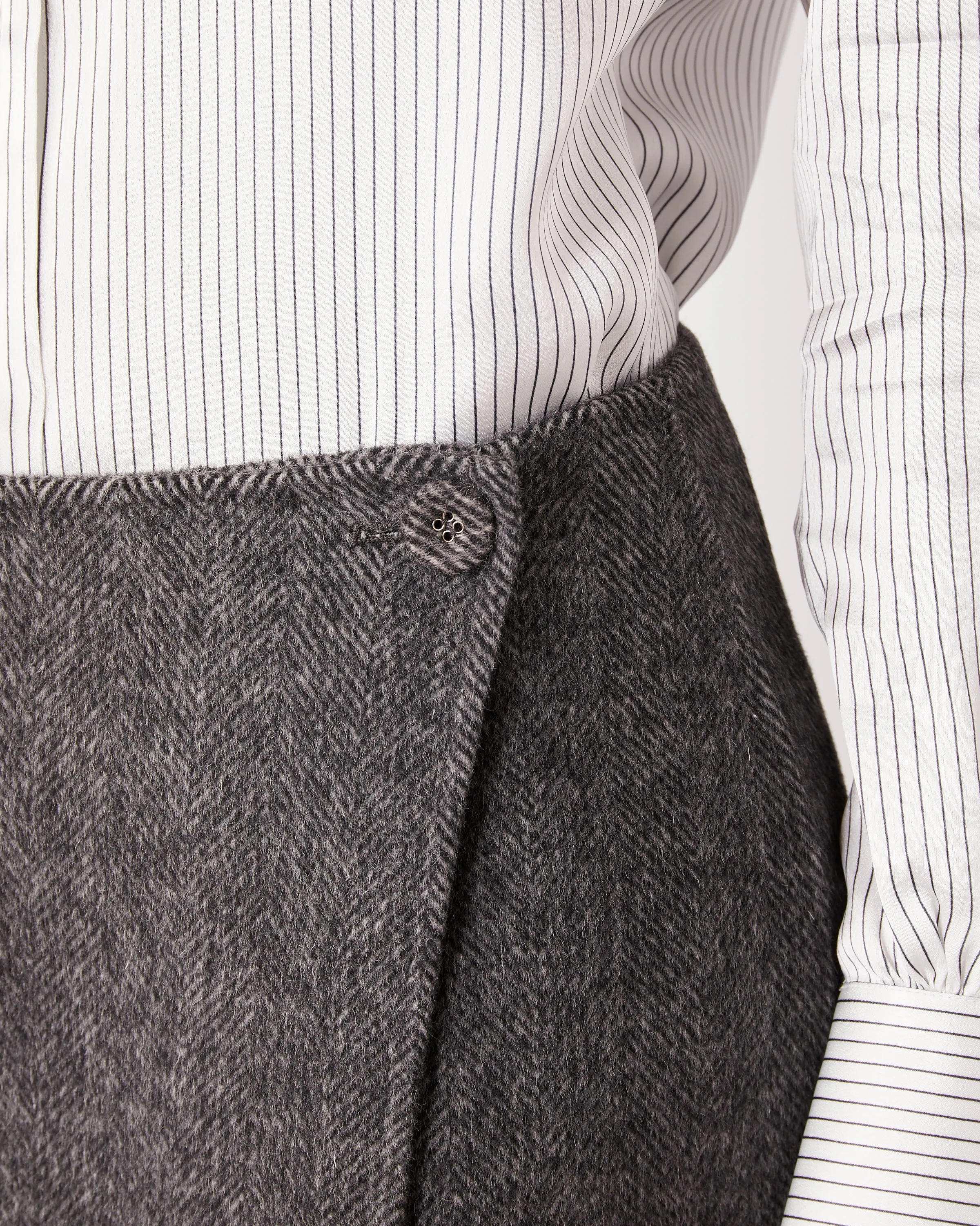 Jupe pietra sold by Officine Generale product image thumbnail 3